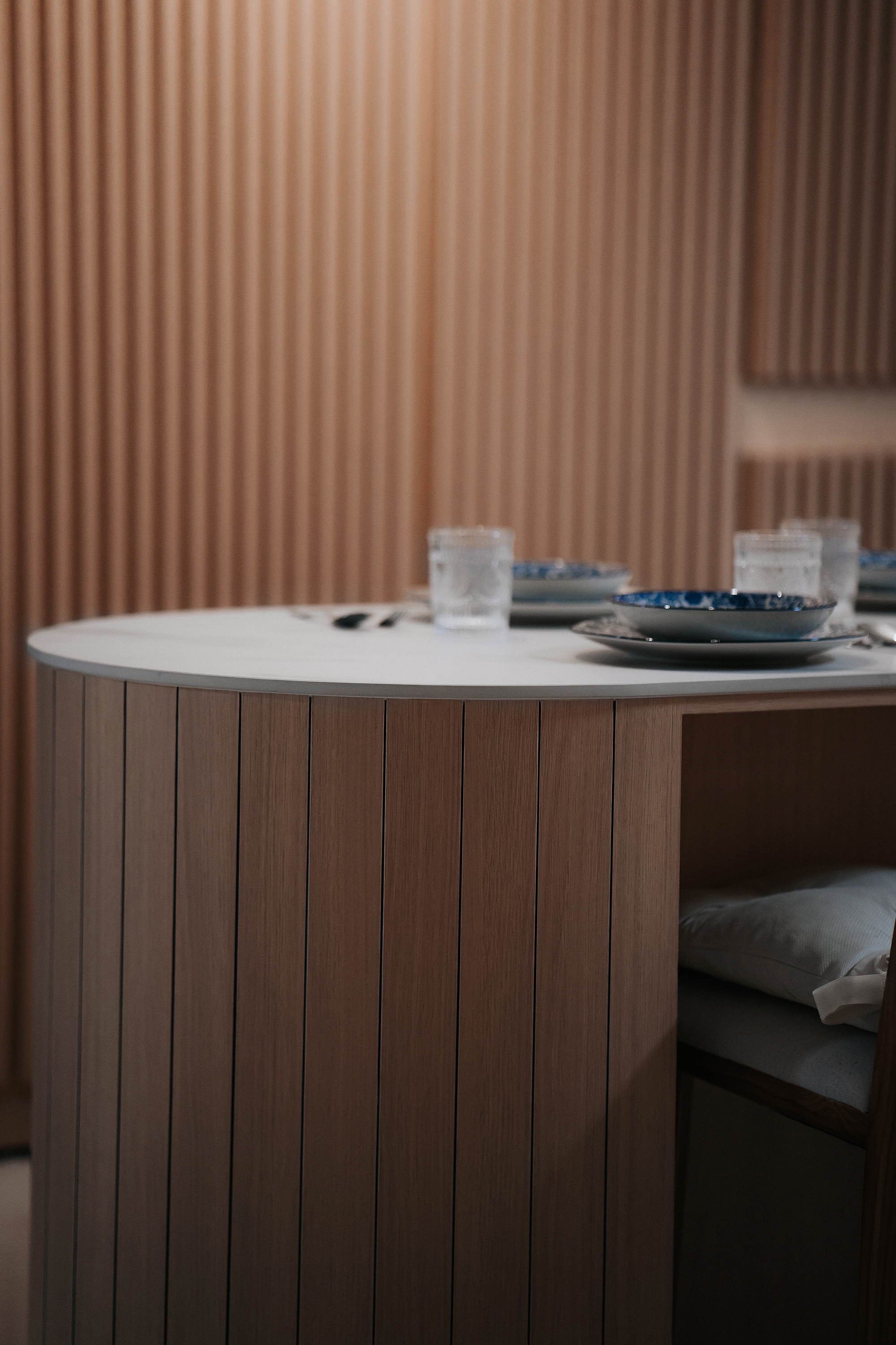 Slow Living with Empatwalls  - Wooden dining table, modern design, minimalist decor, white countertop, blue bowls, clear