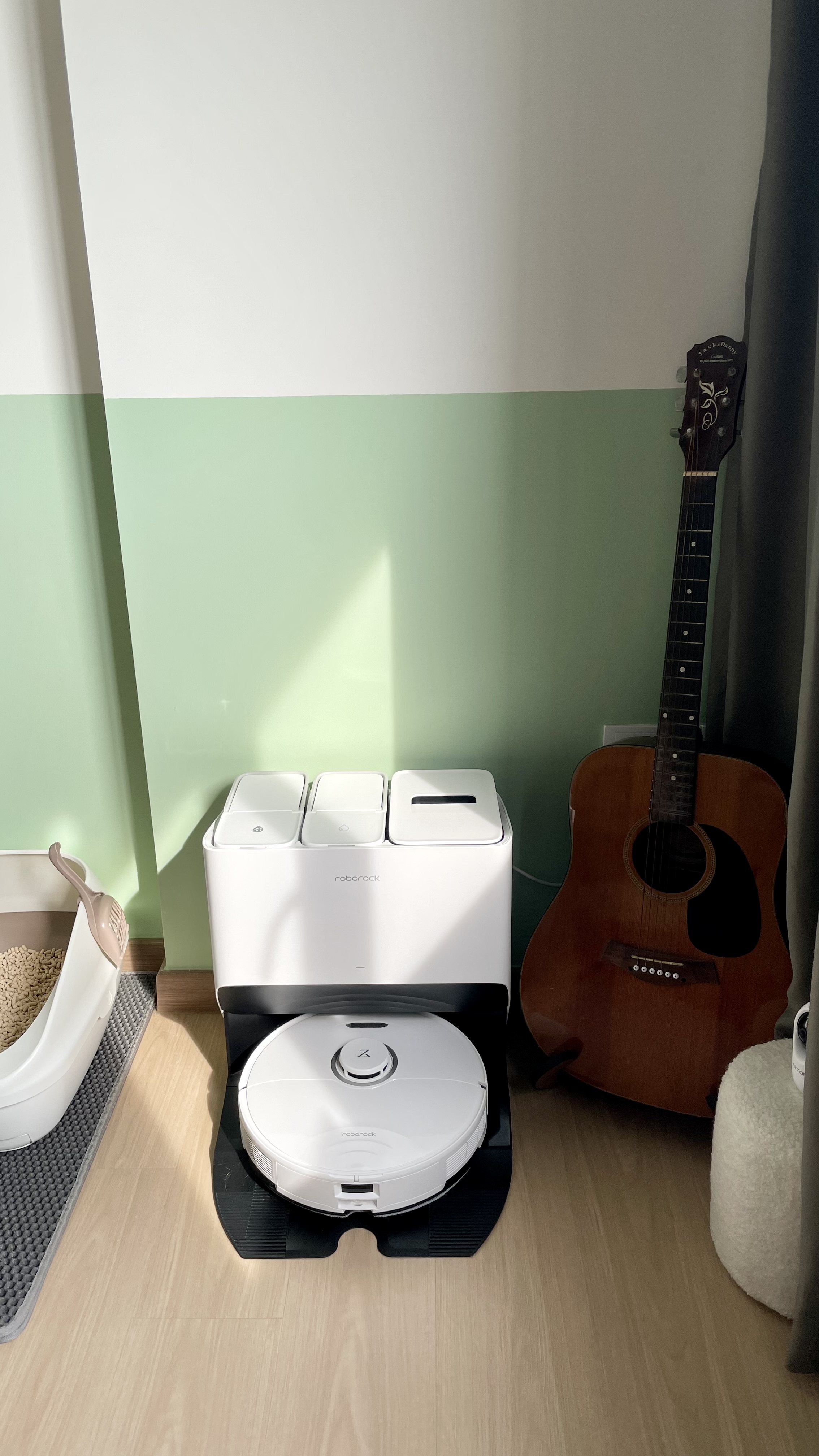 Must-have-for-busy-homeowners---Robot-Vacuum