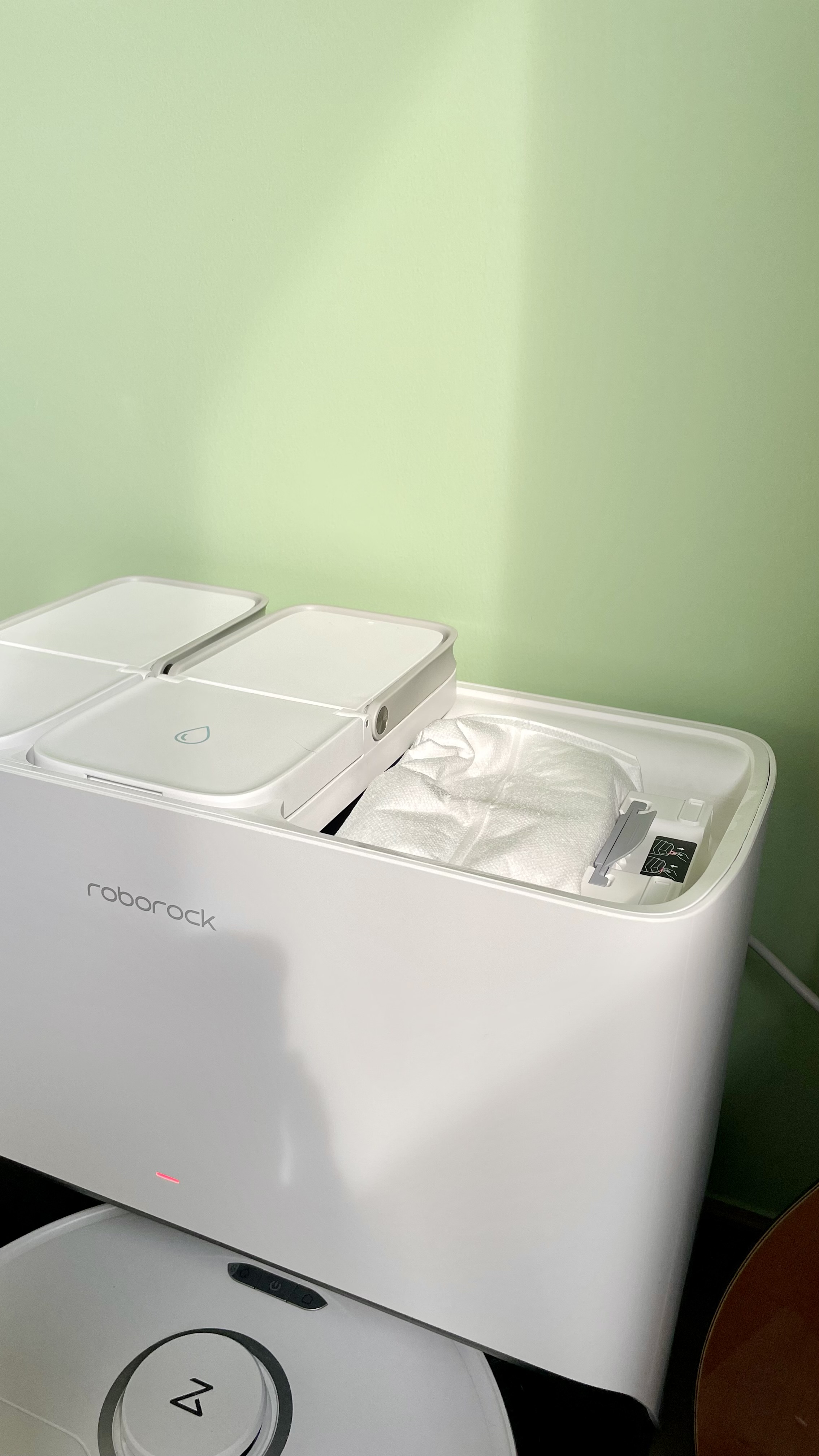 Must-have for busy homeowners - Robot Vacuum