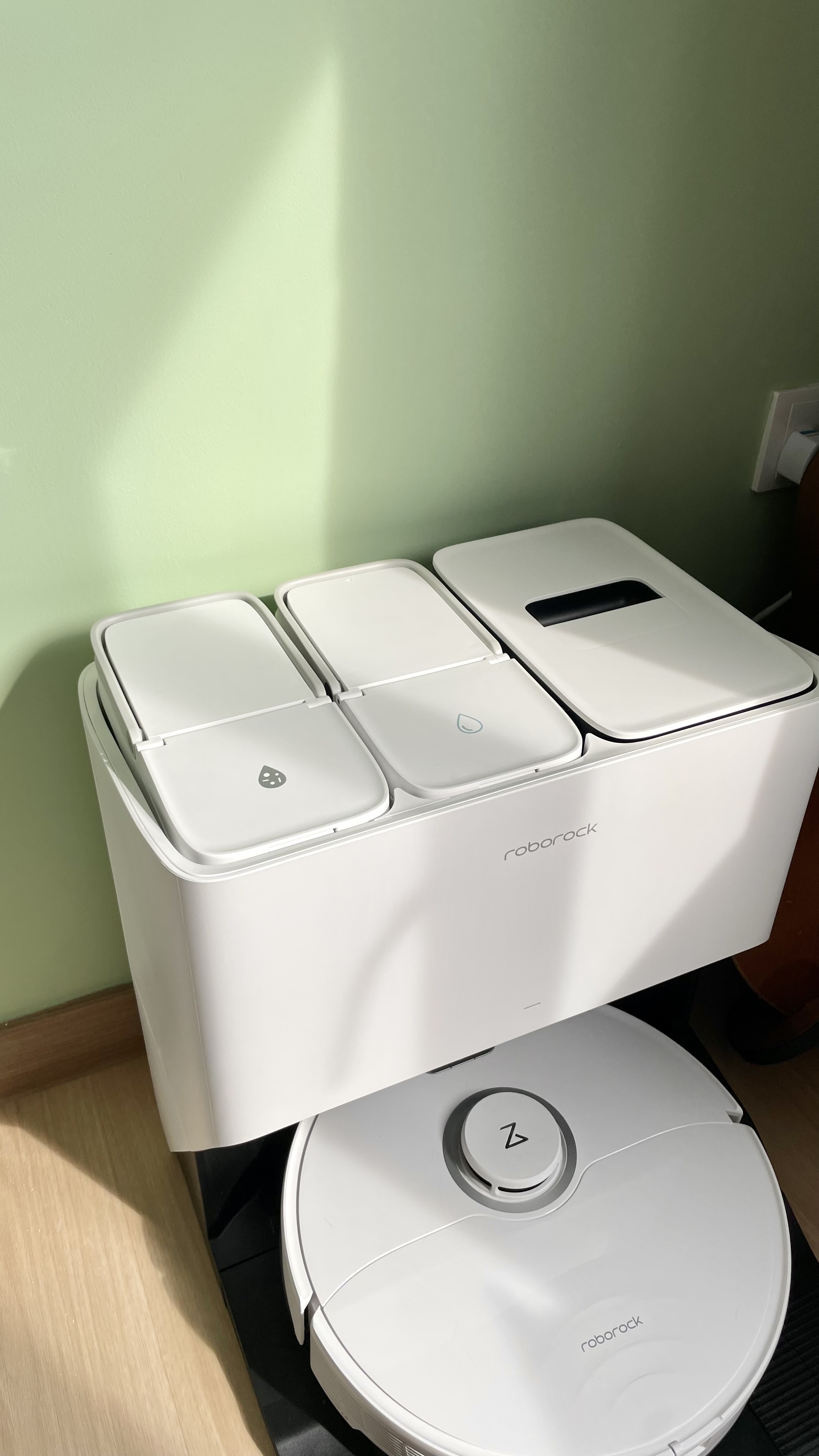 Must-have for busy homeowners - Robot Vacuum