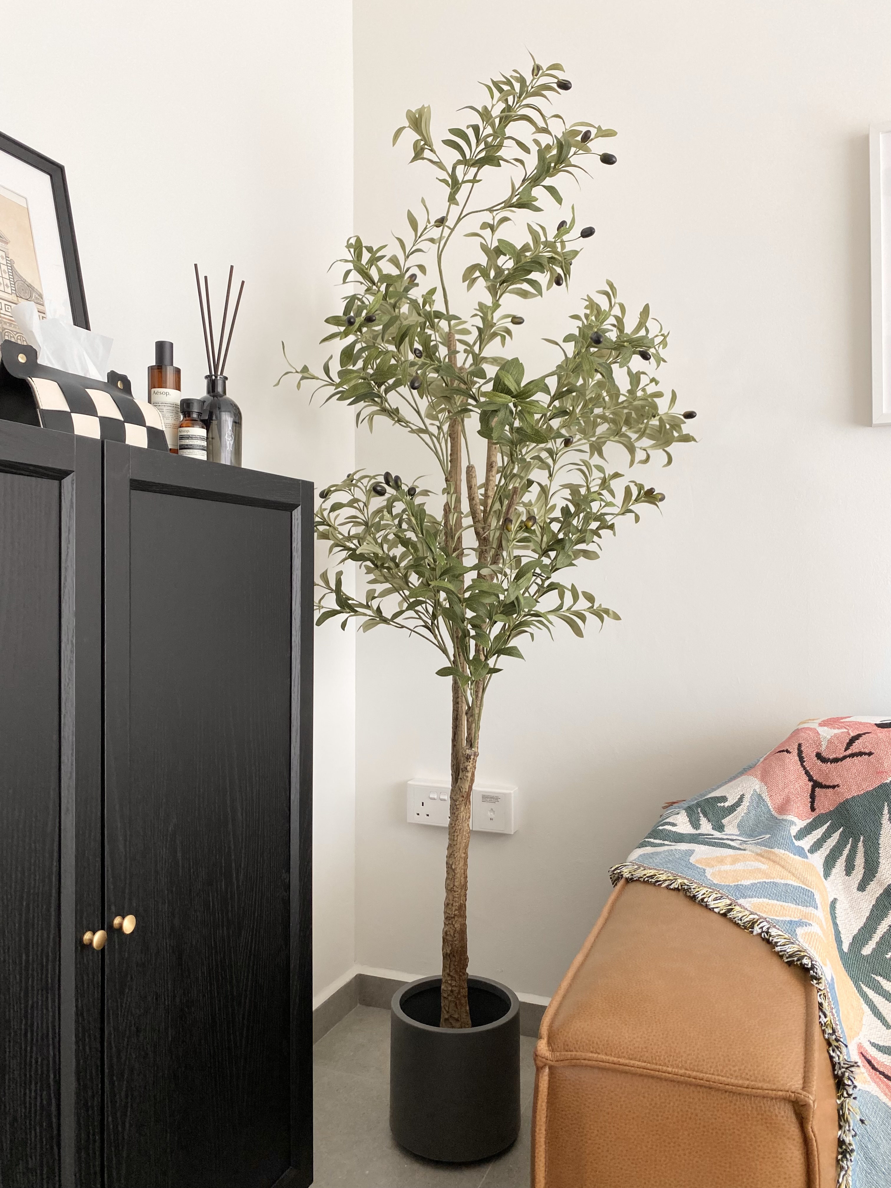 Self-designed living room without a single built-in!