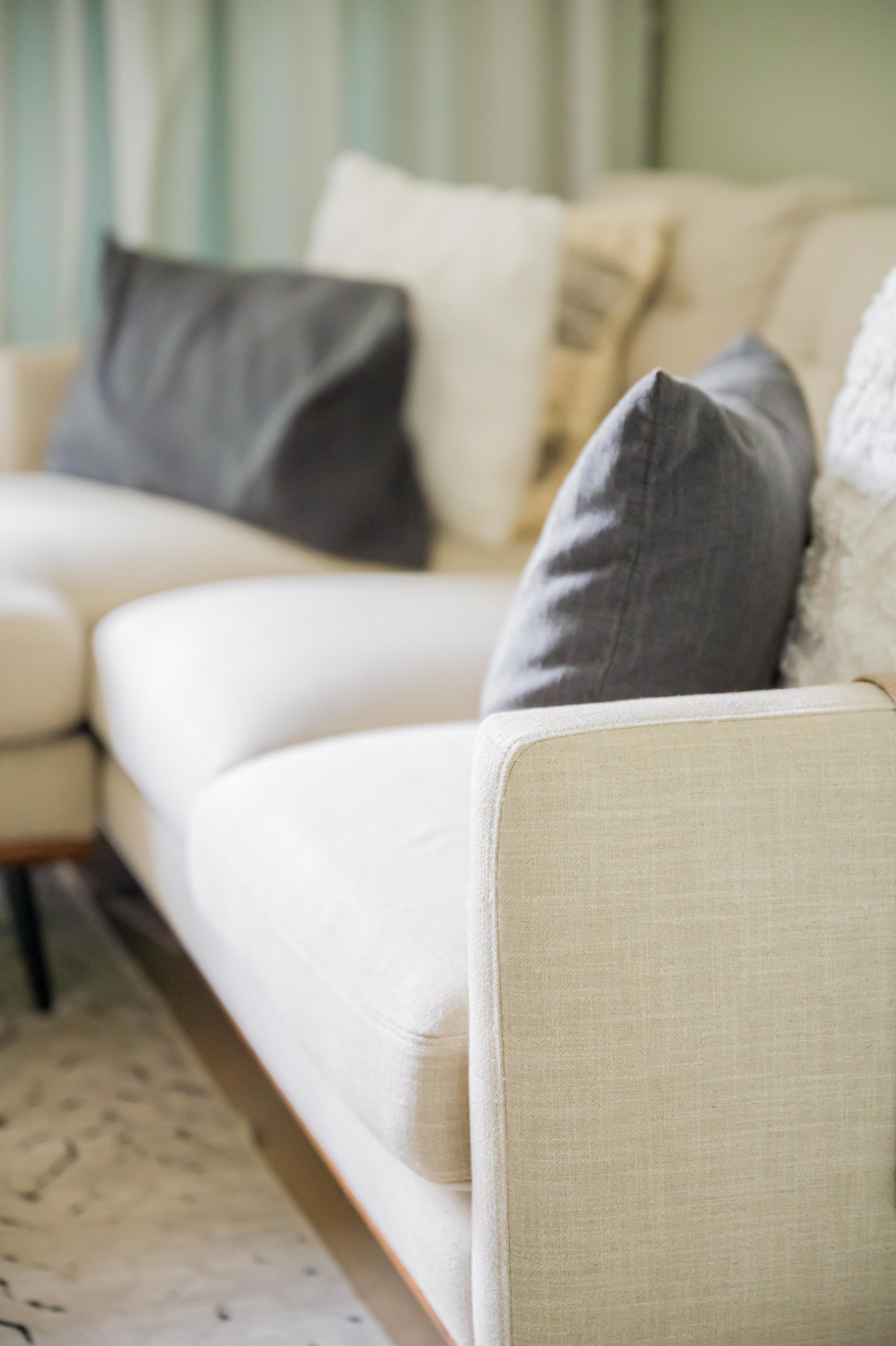 Minimal and clutter free living room