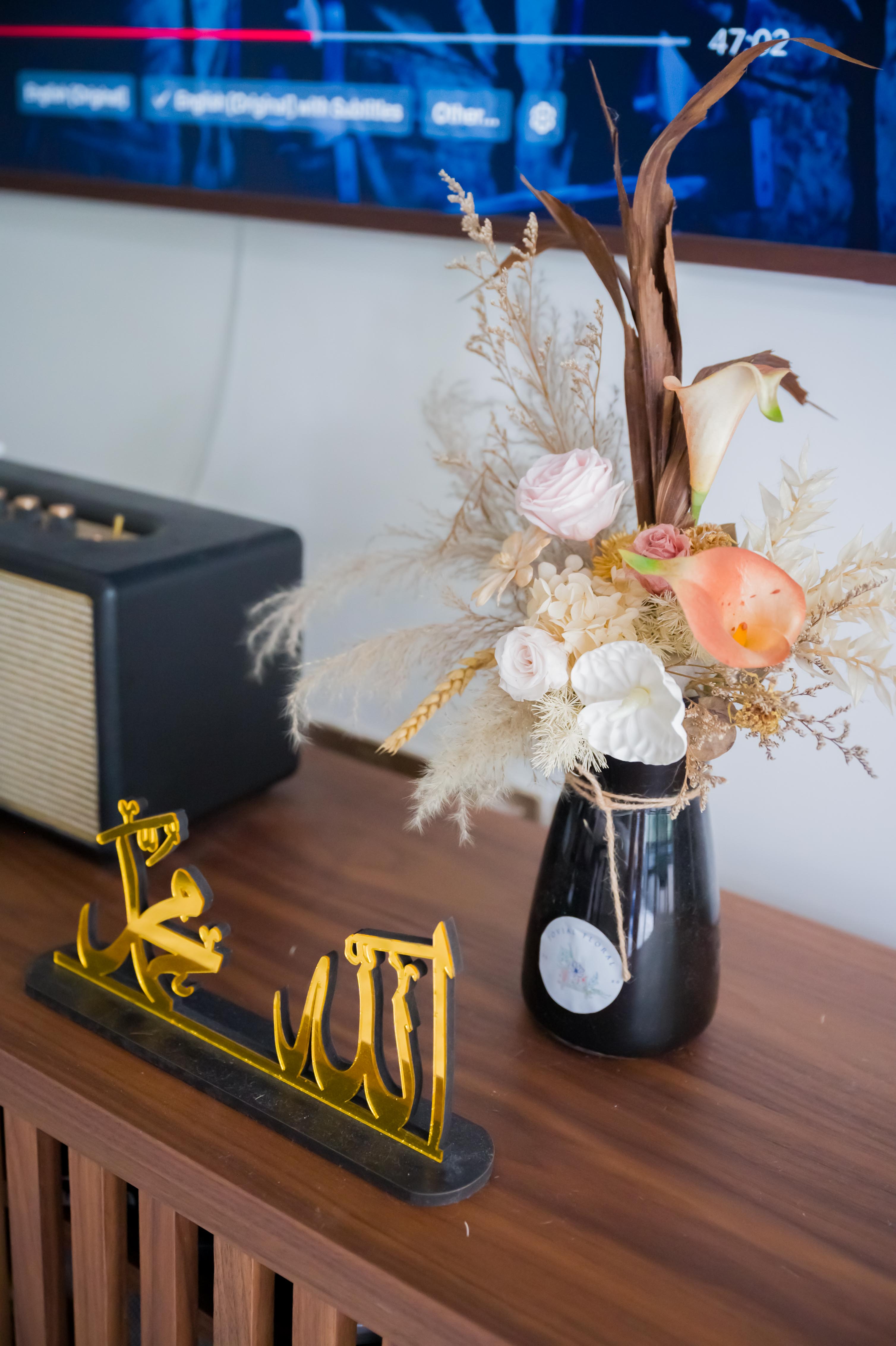 Minimal and clutter free living room