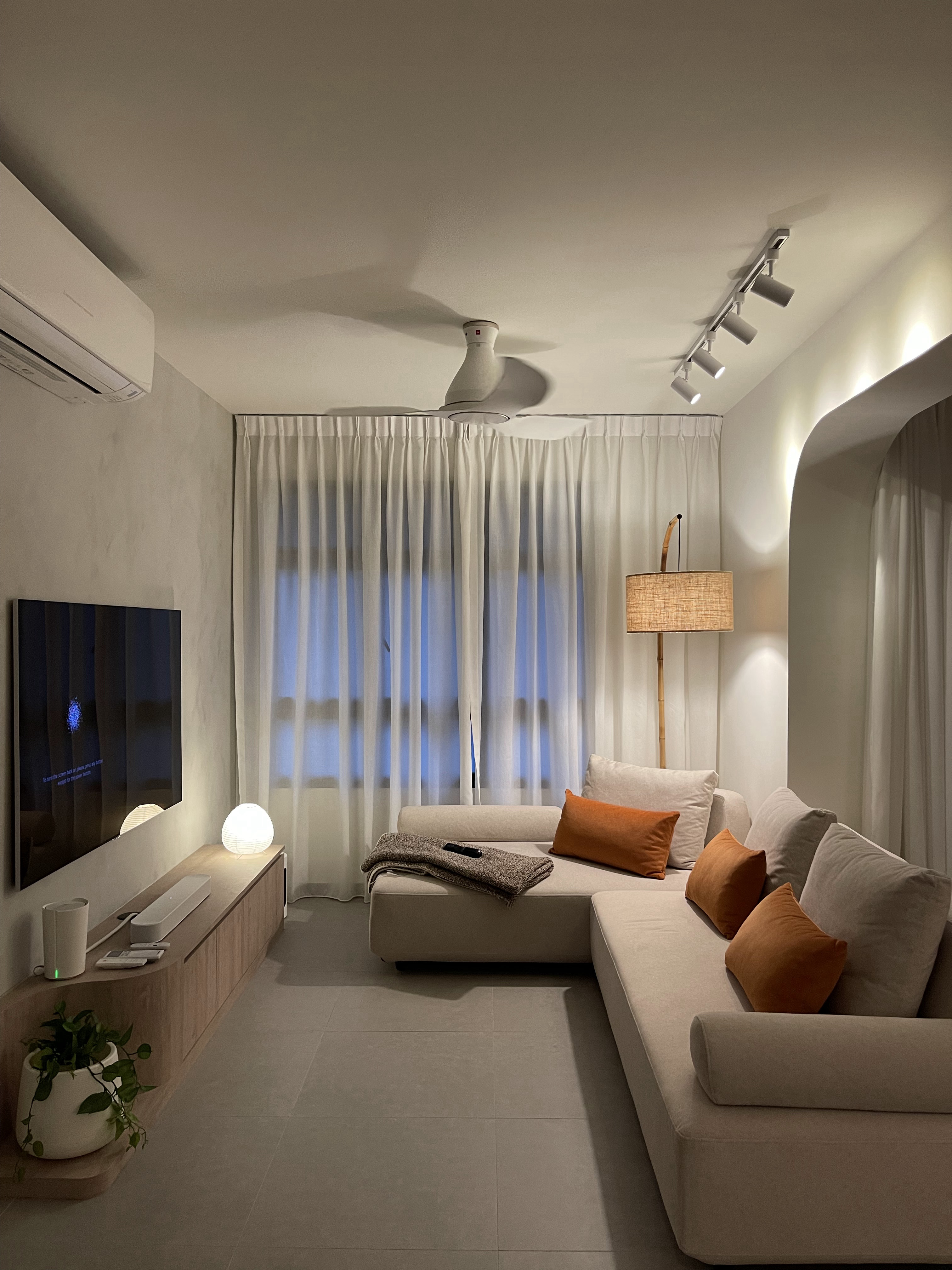 A Living Room with TLC: Textures, Lighting and Colours