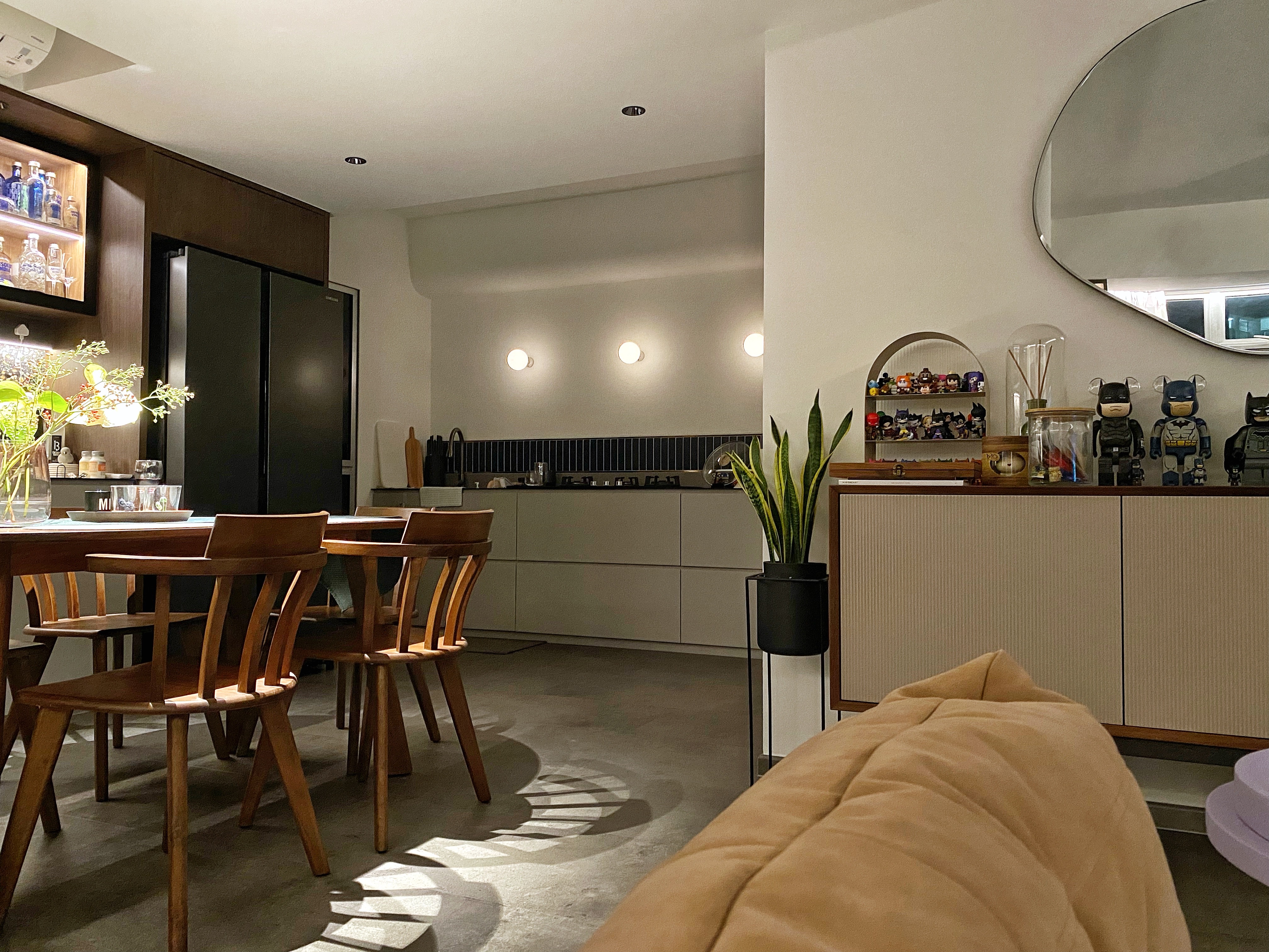 Integrating the living, dining, study and kitchen space into one