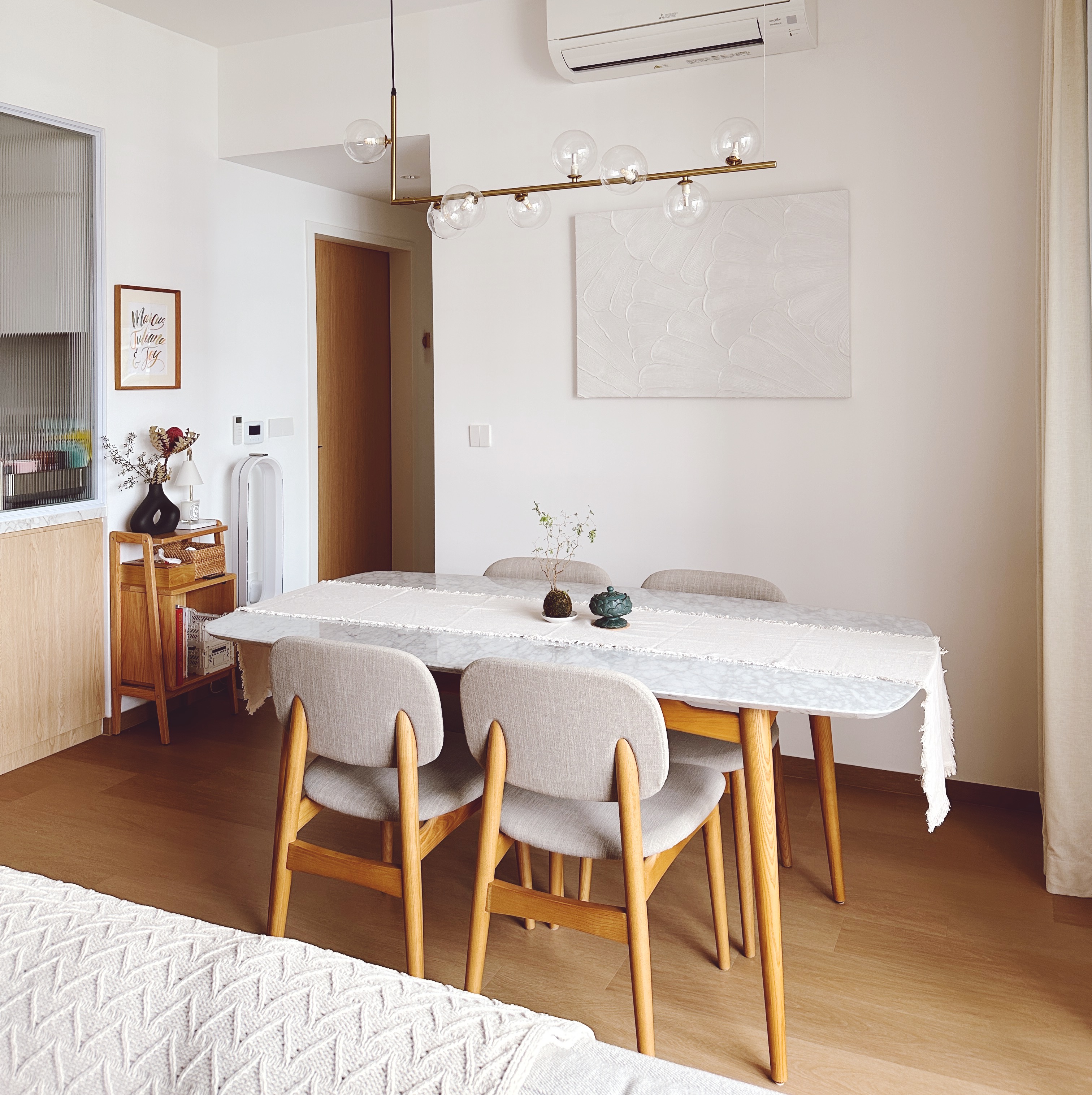 Simple-and-Clean-Dining-Space-