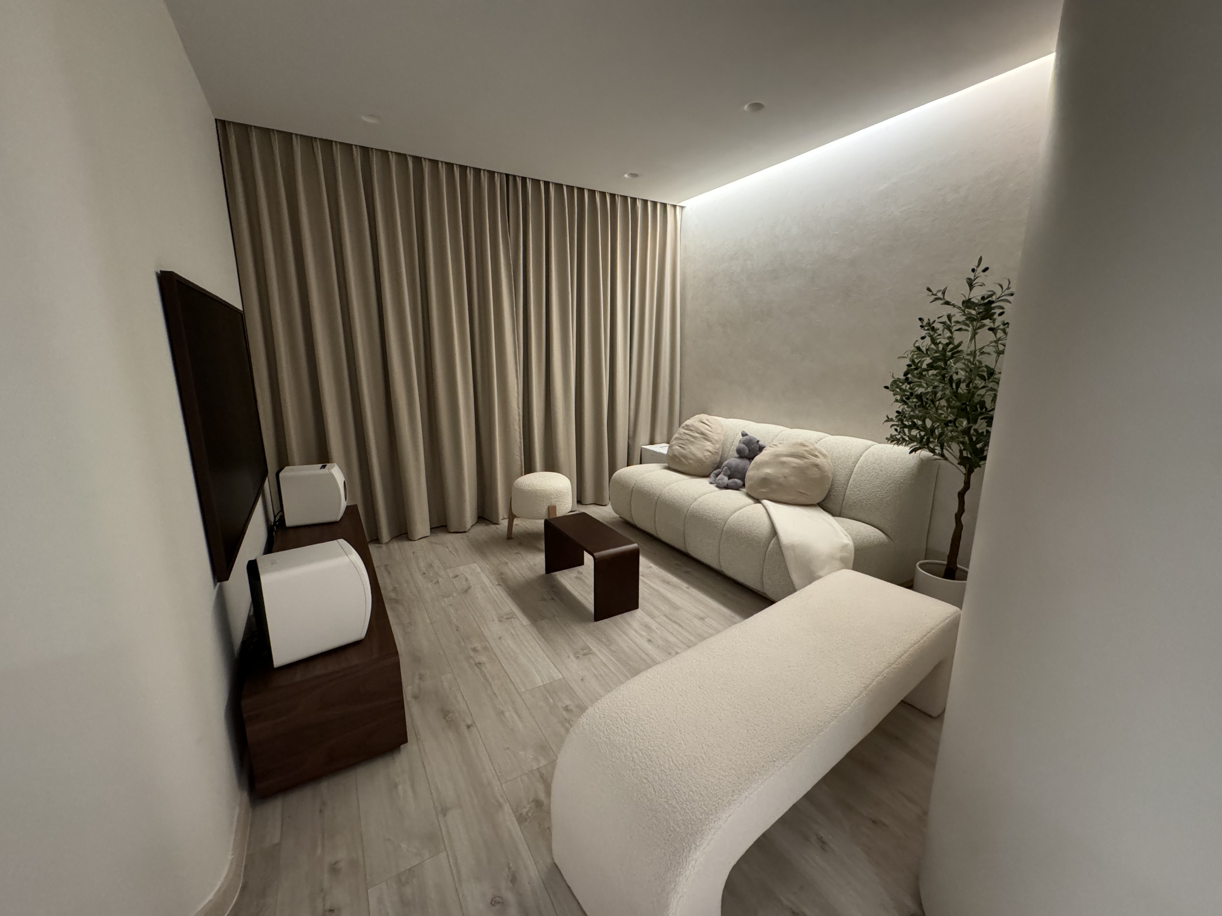 Love-(our-living-room’s)-curves-&-all-(it’s)-edges-❤️