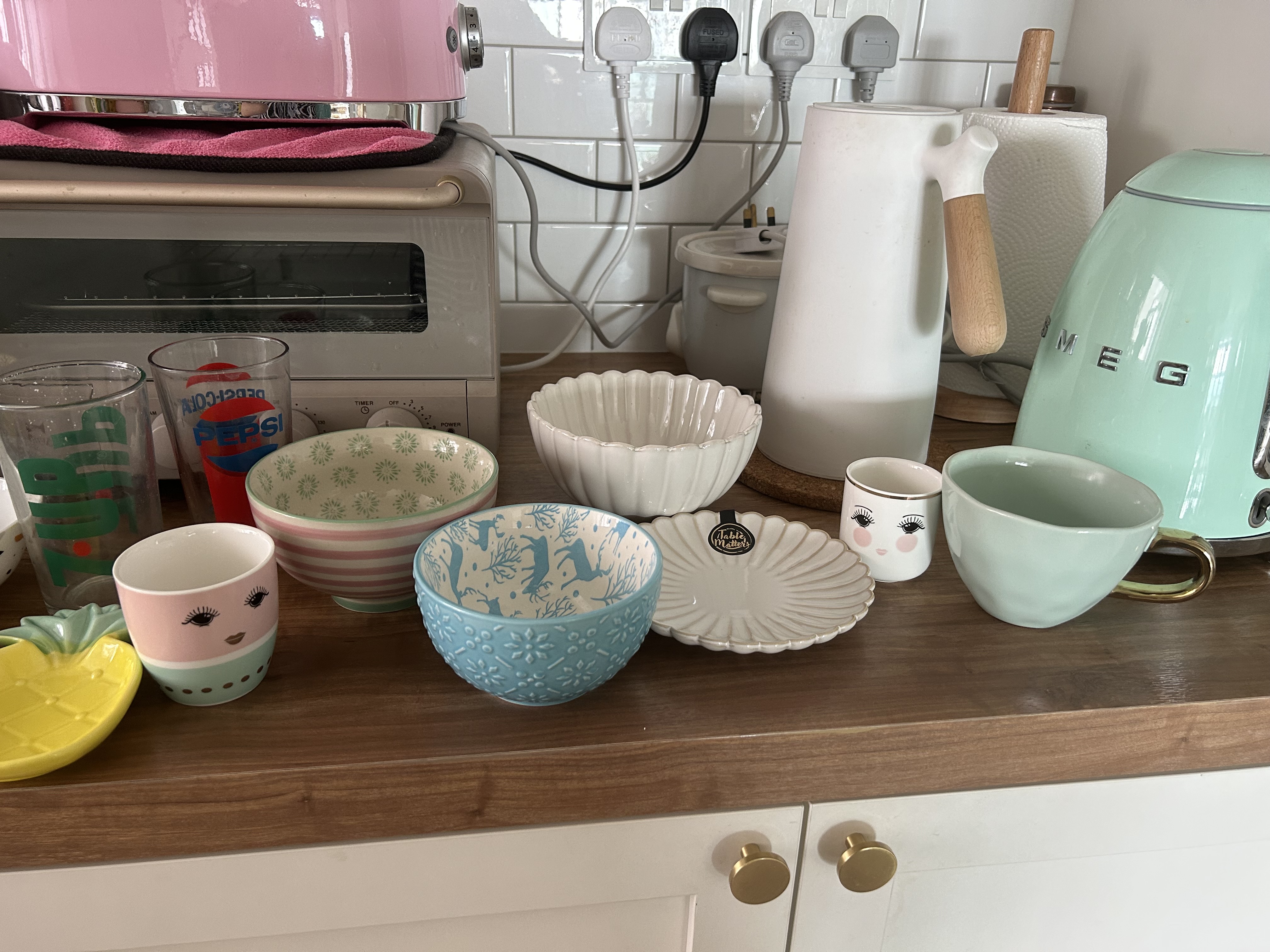 Dining room: making the most out of a small space  - vintage kitchen utensils, colorful bowls, pastel cups, retro teapot