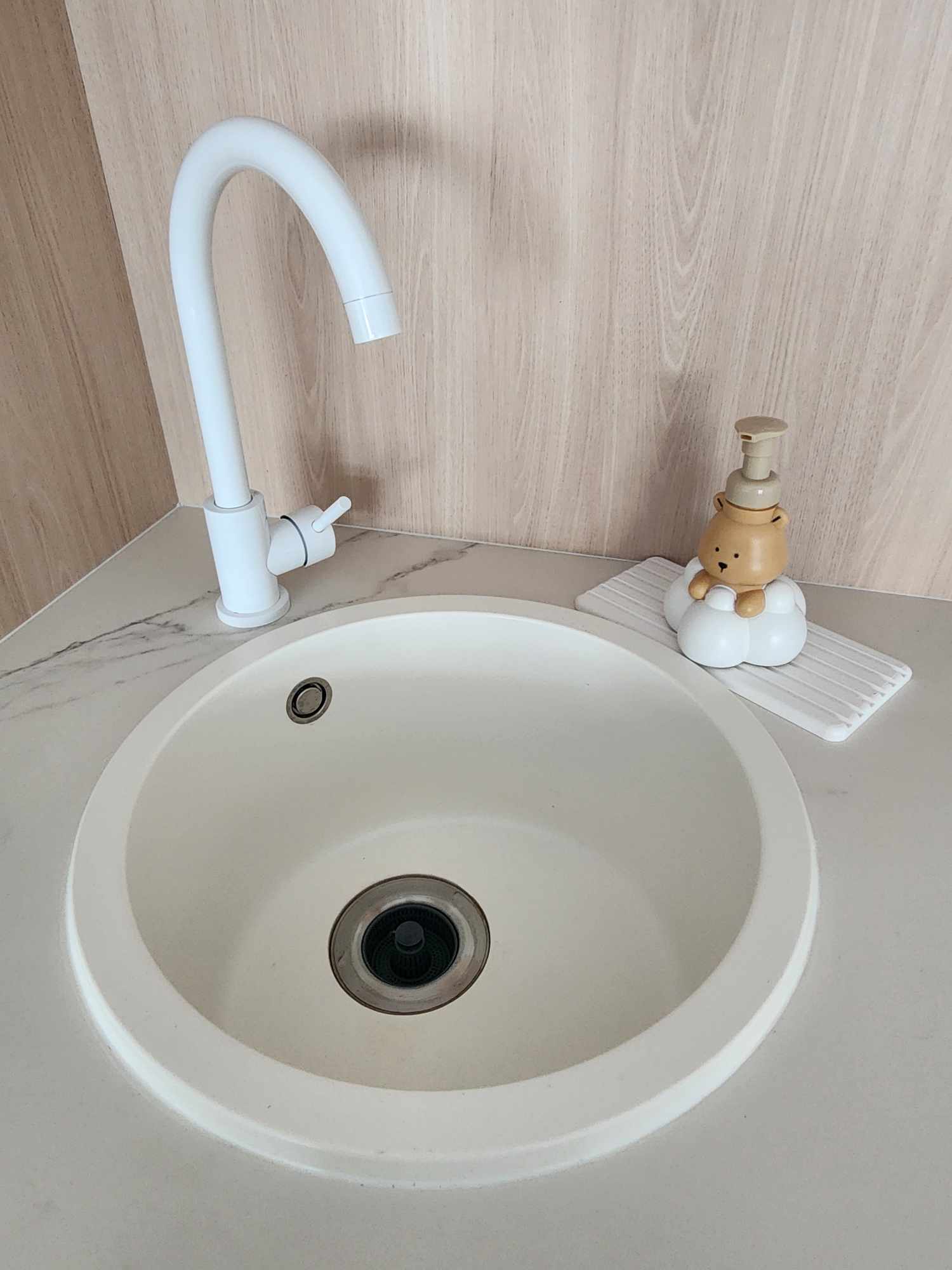 Our cozy dining space with a dry kitchen  - White sink, marble countertop, modern faucet, minimalist design, bathroom vanity