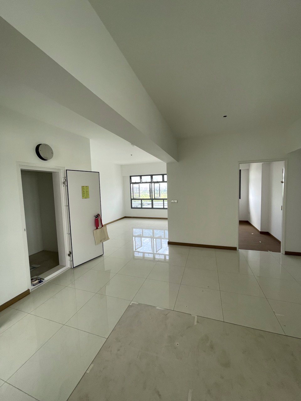 House Hunting Journey | When HDB decides on the layout for you - Brightly lit, spacious room with glossy white tiled floor