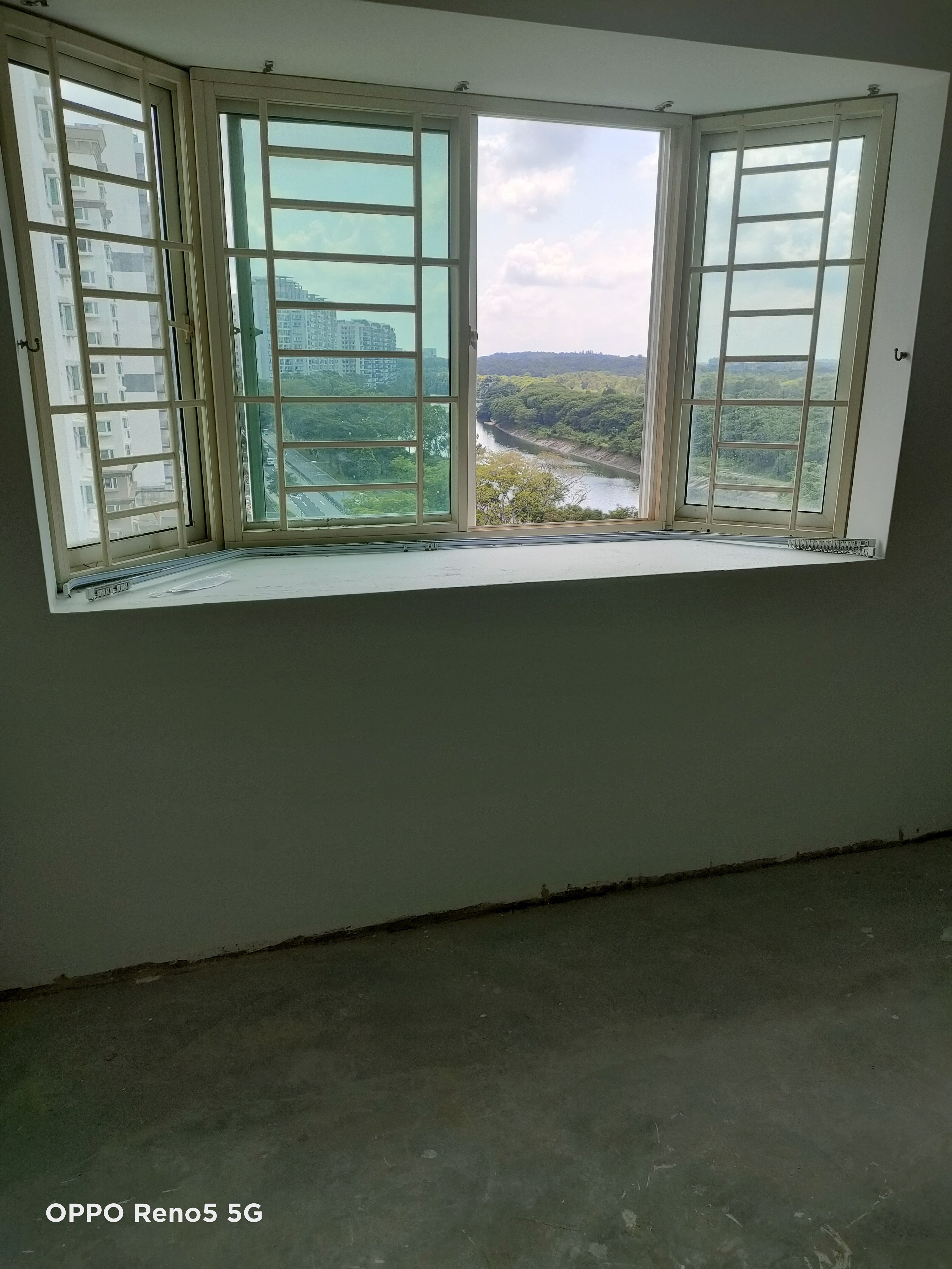 Masterbedroom.. Our sanctuary after a hard's day of work - Large windows, panoramic view, urban landscape, tall buildings