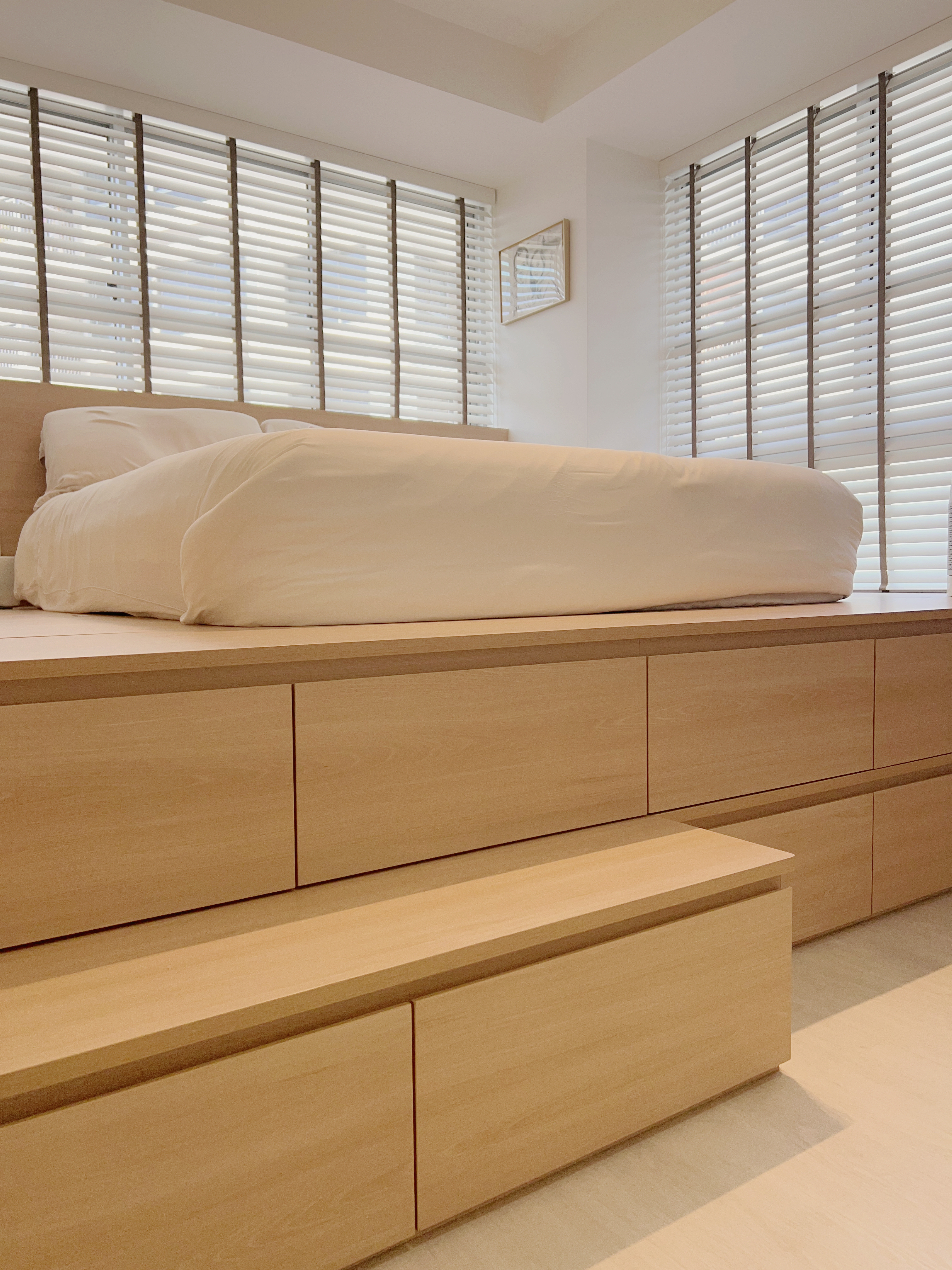 Maximising-Bay-Windows-to-Create-A-Cozy-&-Functional-Master-Bedroom