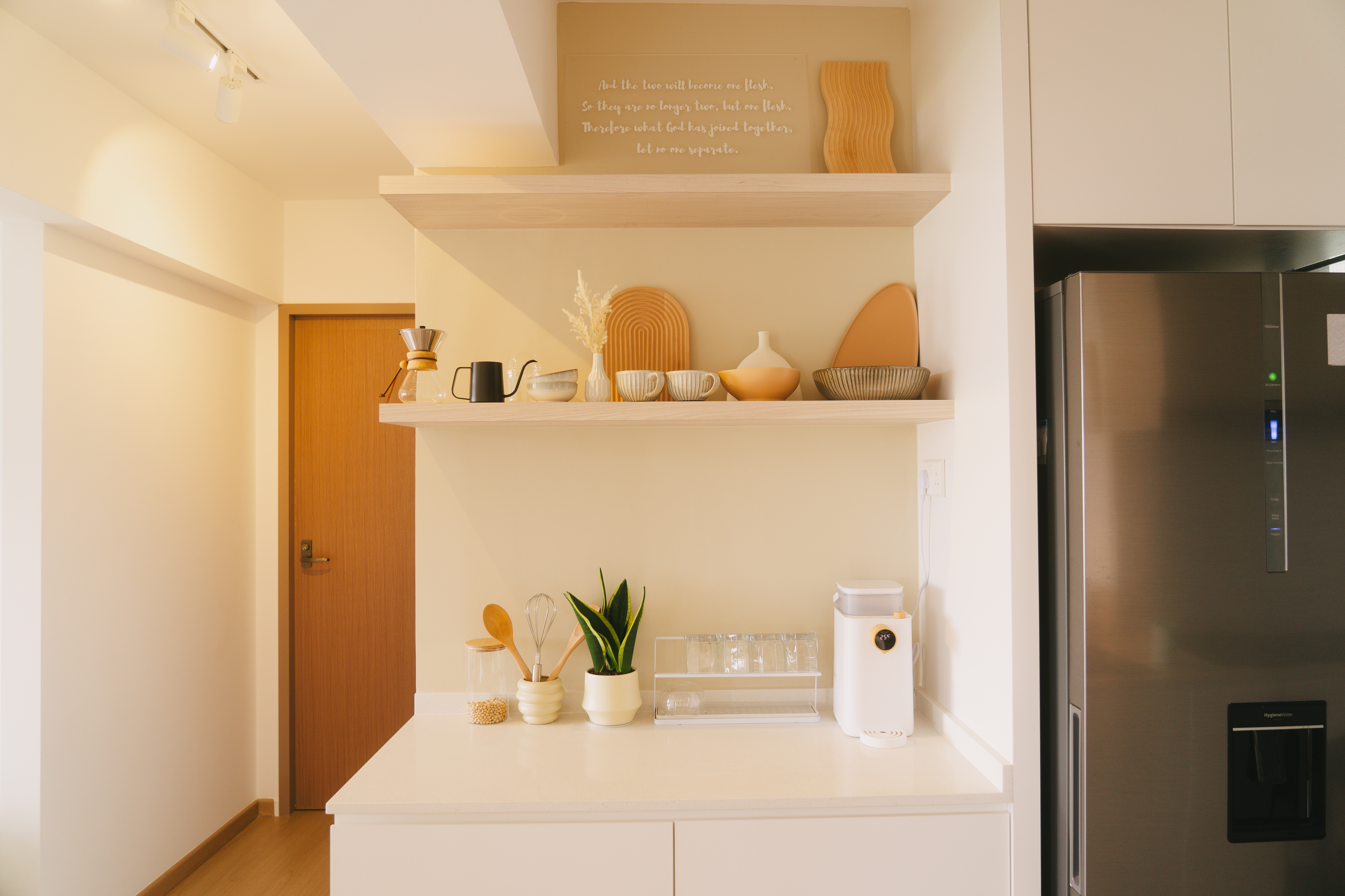 A place where food and conversations meet – Dining area - Shelf with various kitchen utensils, potted plant, glass rack