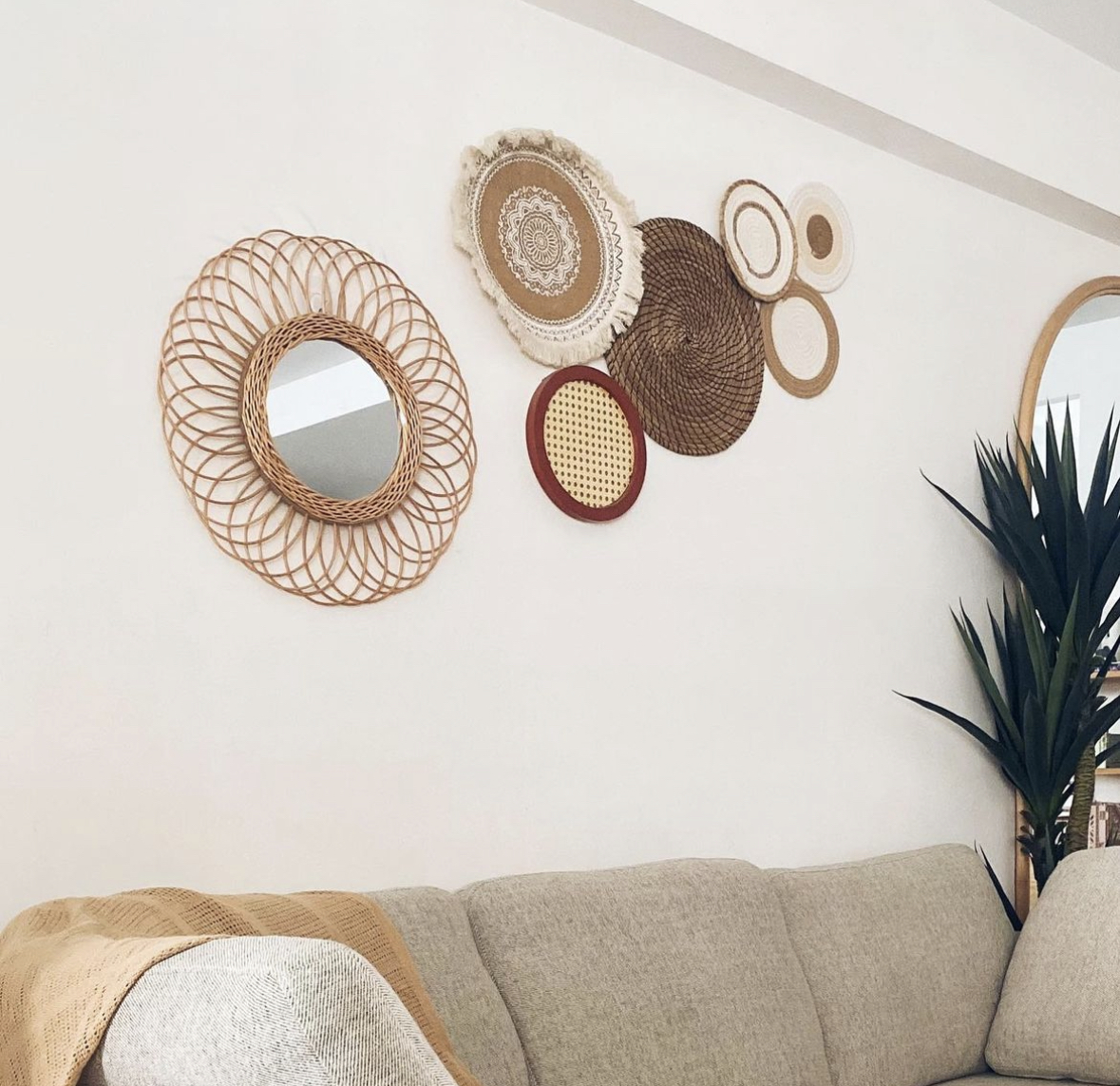 Warm & Cozy Living Room vibes - Woven wall decor, beige and brown shades, circular mirrors, rattan and fabric elements