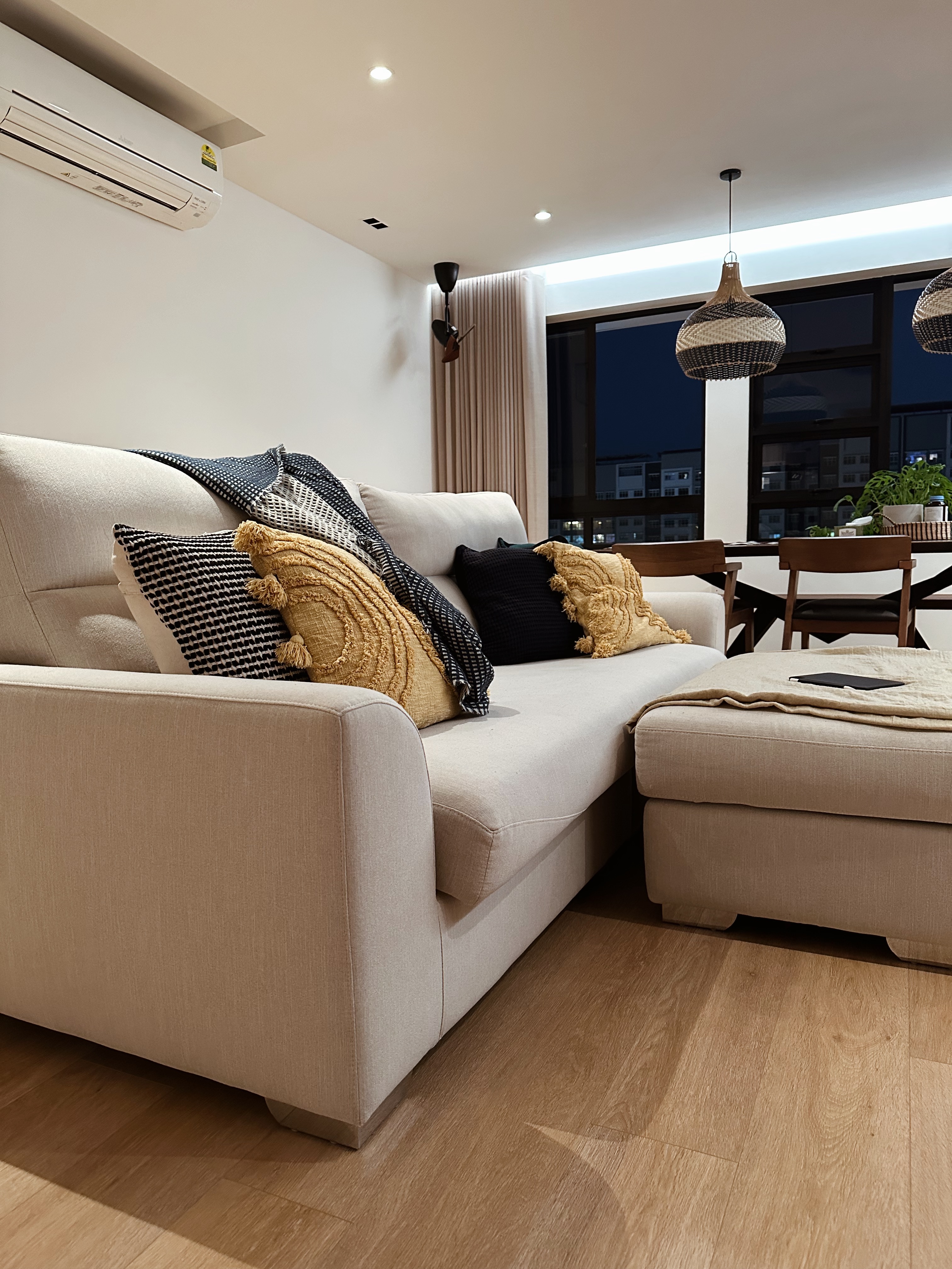 Cosy,-minimal-living-room-