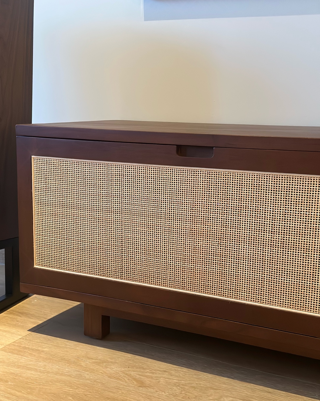 Cosy,-minimal-living-room-