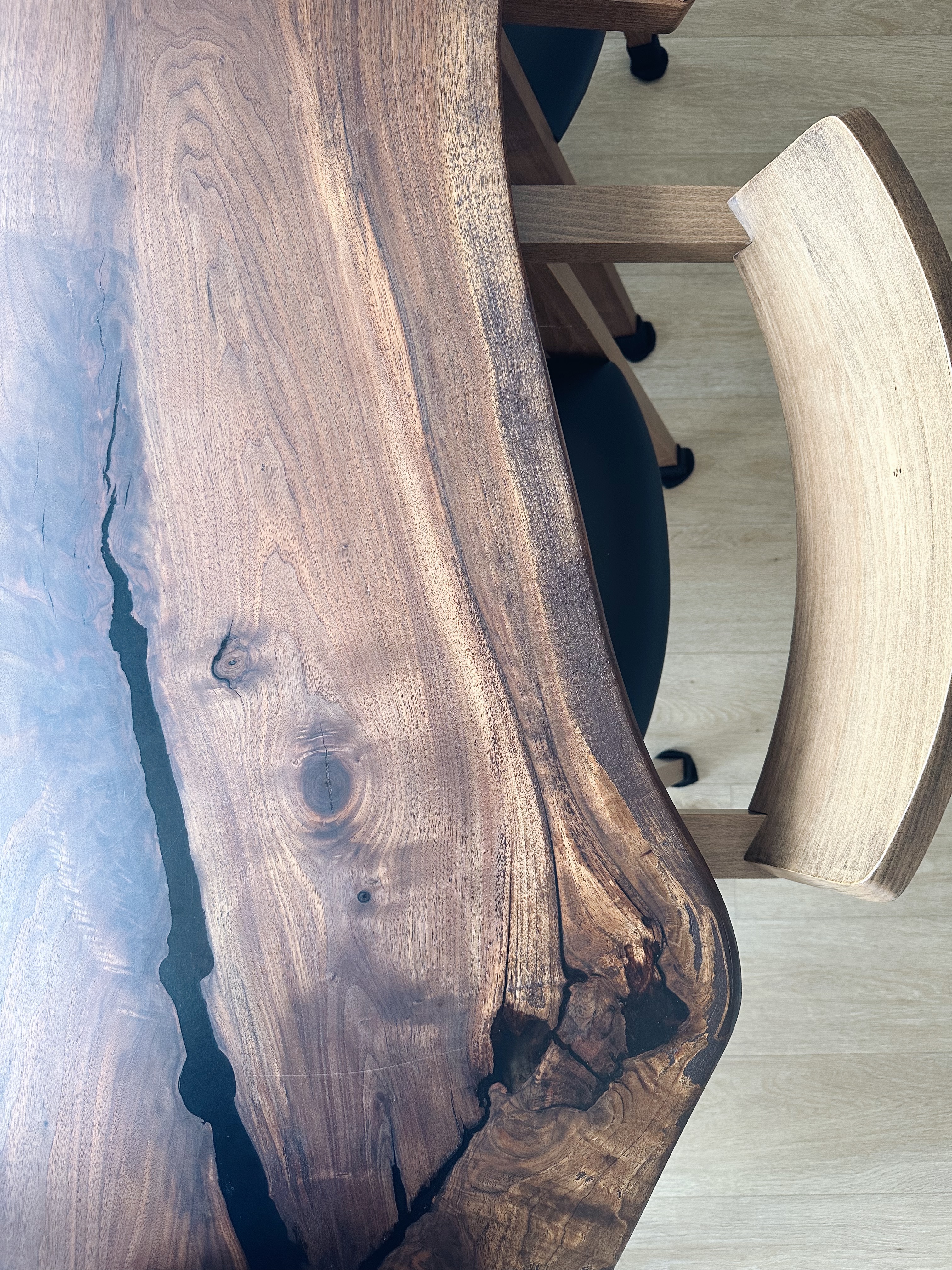 Dining space 🍷✨ - Wooden table with natural grain patterns, curved wooden chair legs, light wooden floor, wooden texture