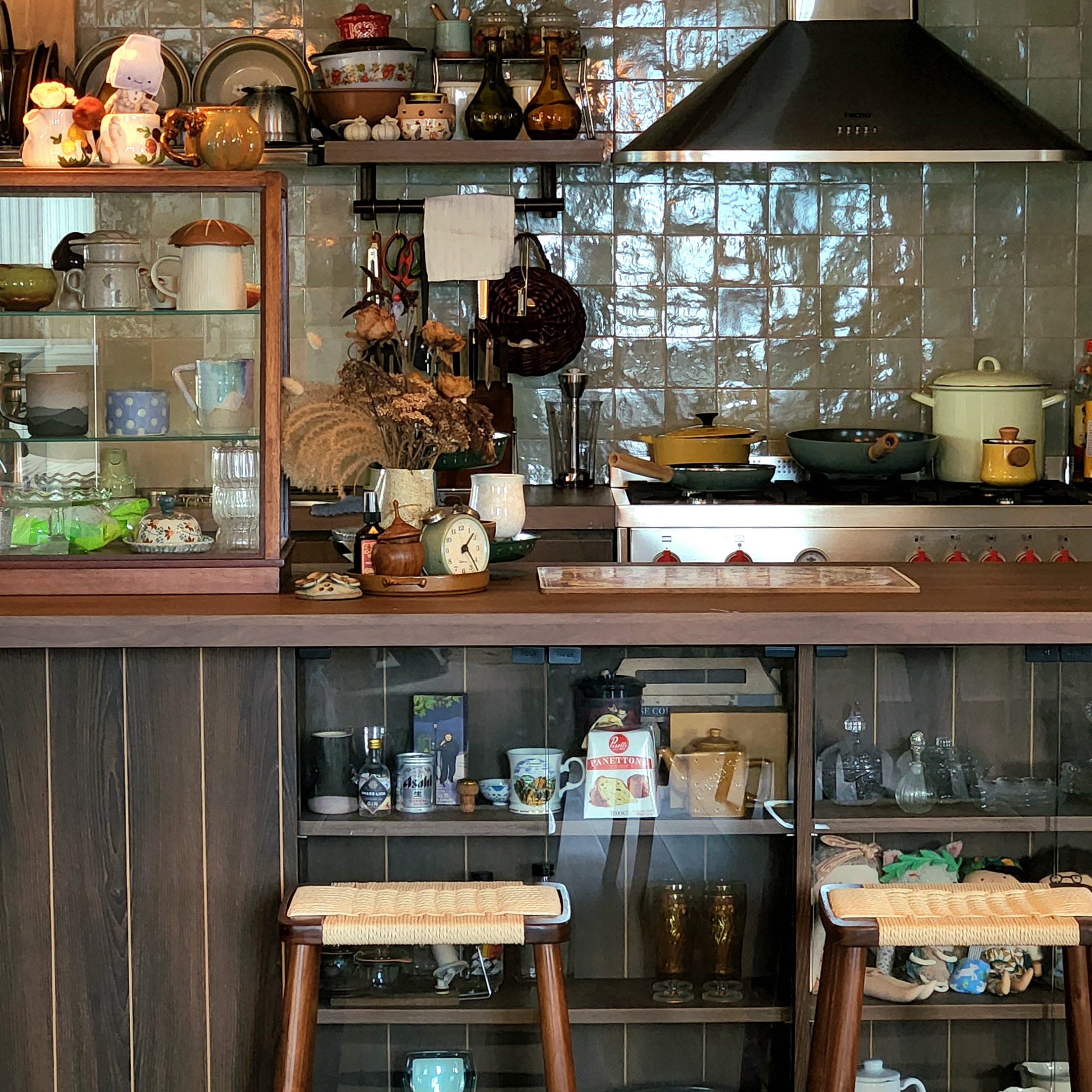Tea time! An alt. multifunctional dining space in a zakka cottage home - Vintage kitchen, rustic charm, antique decor