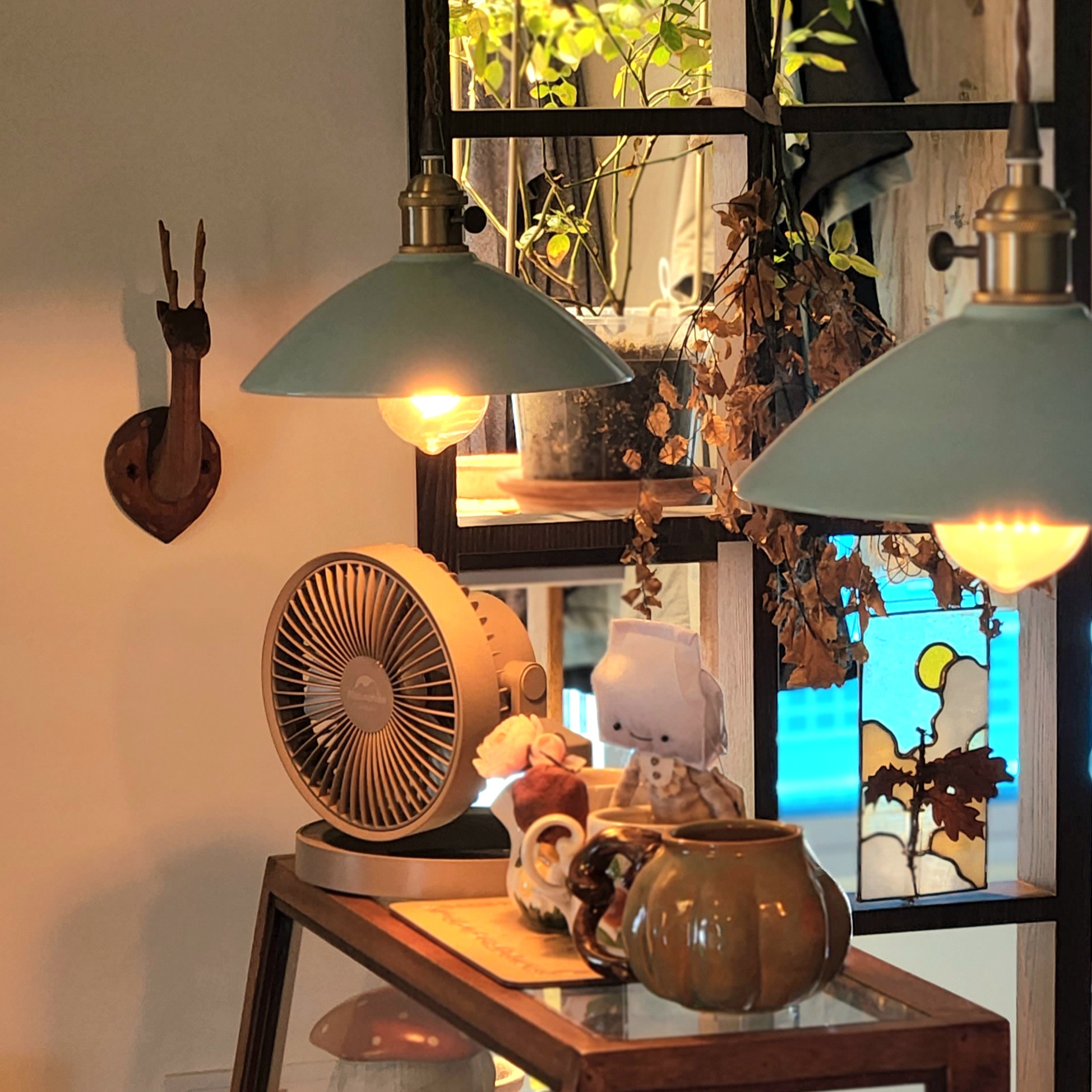 Tea time! An alt. multifunctional dining space in a zakka cottage home - Vintage-style lamp, hanging pendant lights, cozy