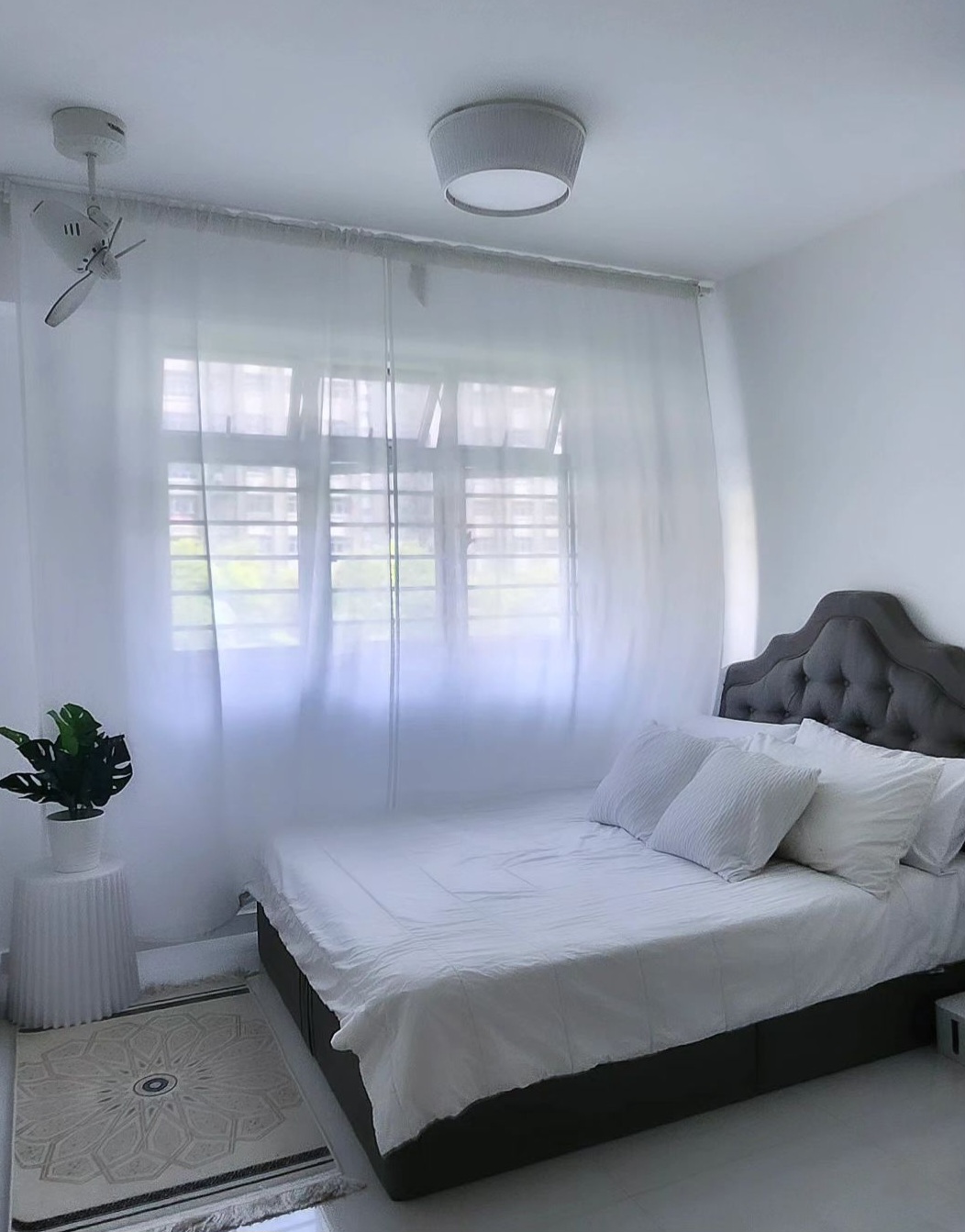 The minimalist kids room & master bedroom - White bedroom, modern design, sheer curtains, large window, comfortable bed