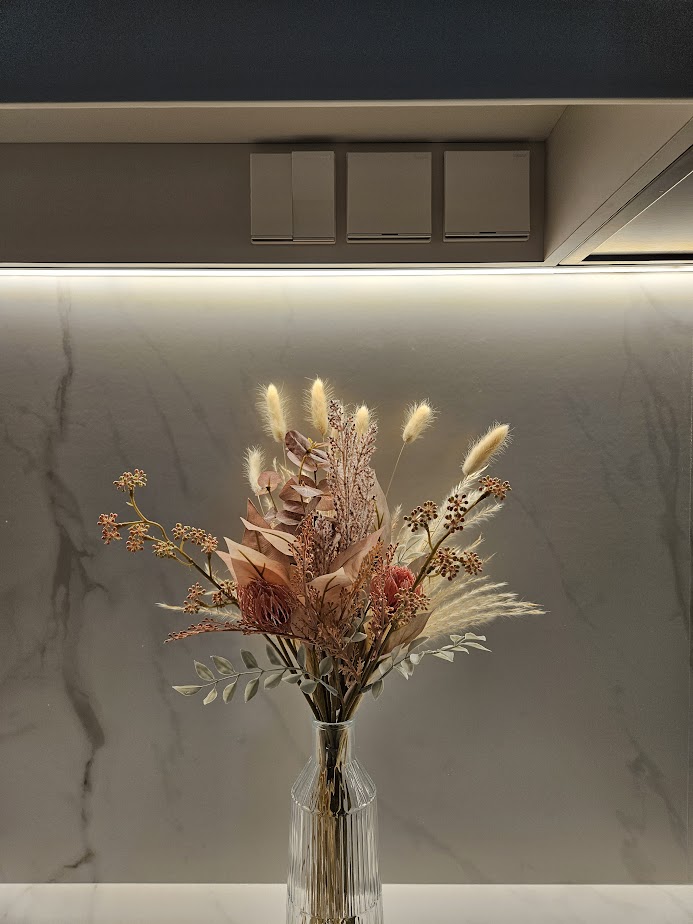 A Smart and Functional Kitchen - vibrant floral arrangement, elegant bouquet, natural elements, botanical design, soft