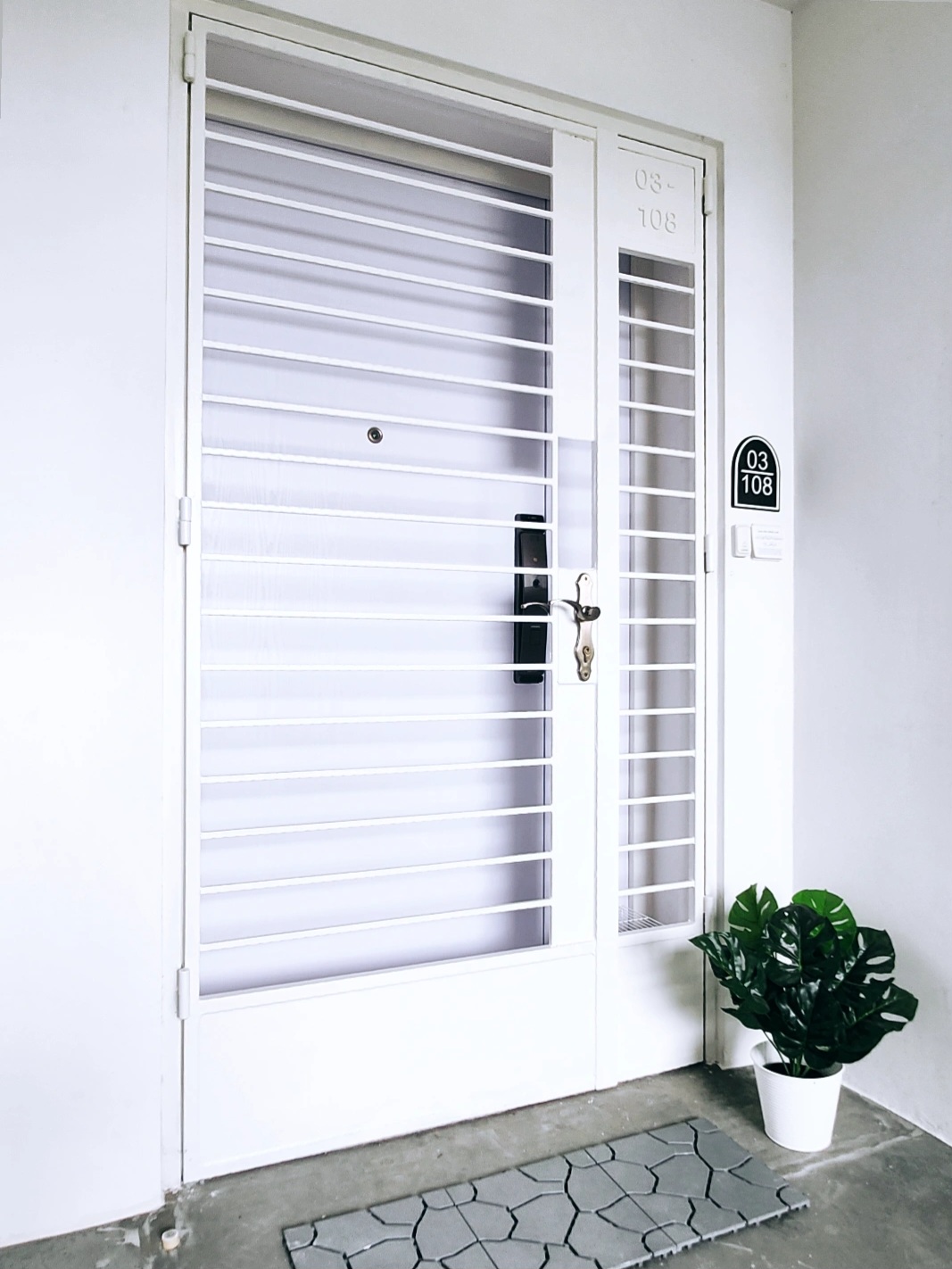 Move-a-round plants - White door with horizontal blinds, number 03-108, black handle, white door frame, green potted plant