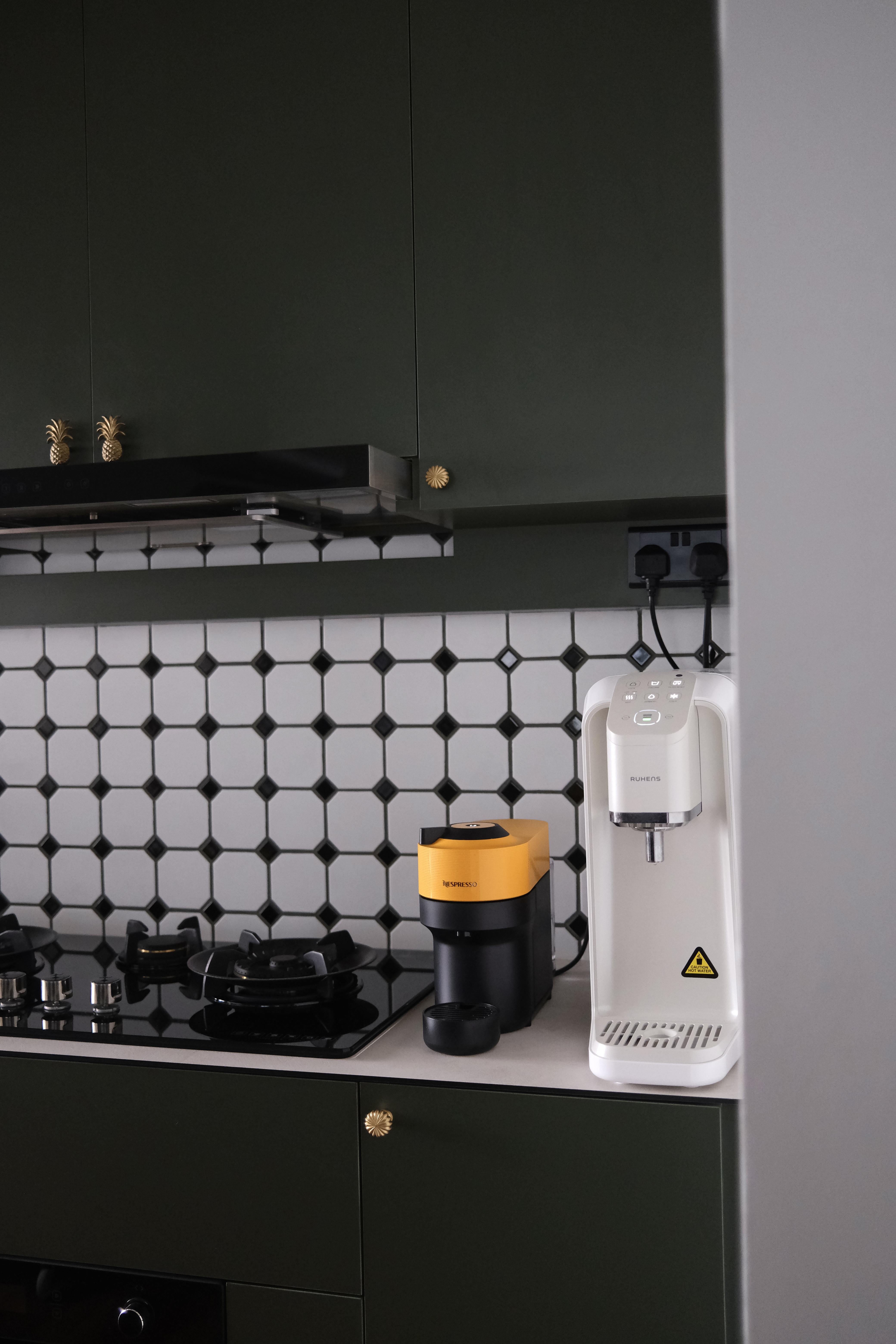 Home Decor | Adding pop of colours and choosing the right ones - Modern kitchen countertop, coffee machine, electric kettle