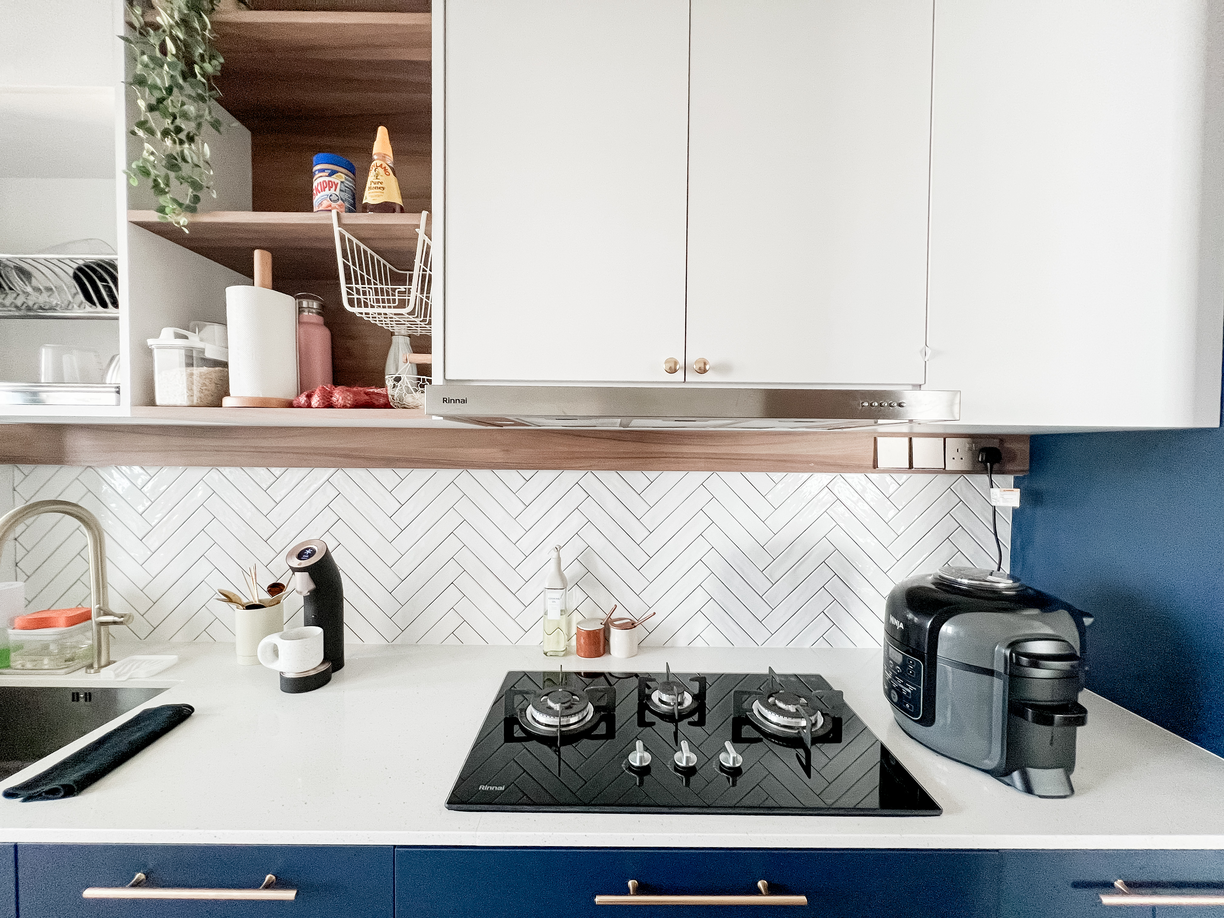 Kitchen - Seasoned with love and laughter  - White kitchen countertop, modern appliances, black and white herringbone