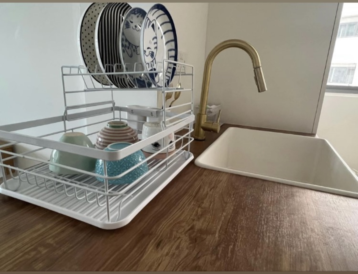 Our small farmhouse kitchen - possibilities of a small kitchen space - Dish rack with various dishes, ceramic and porcelain