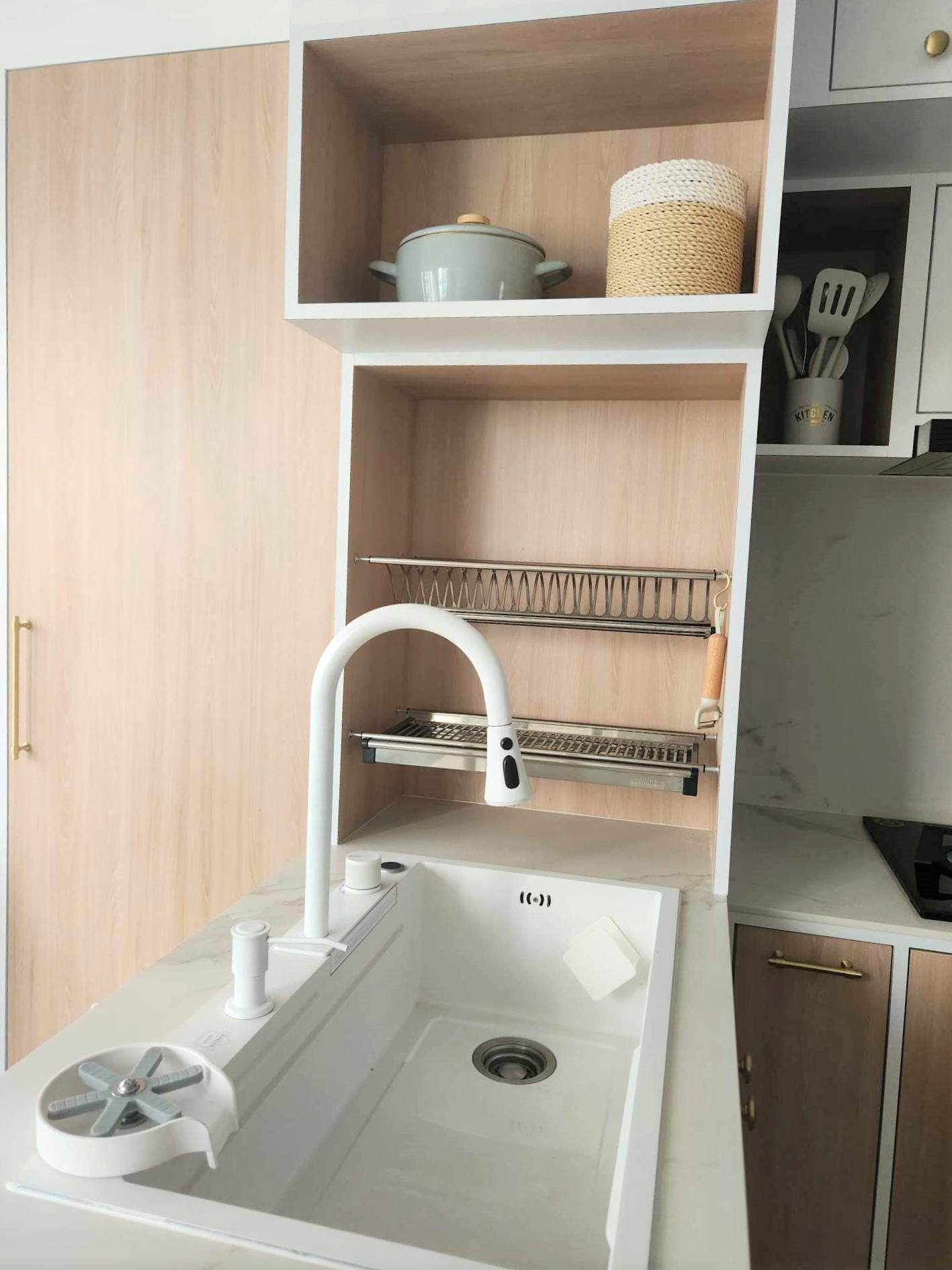 Spacious-U-shaped-kitchen-