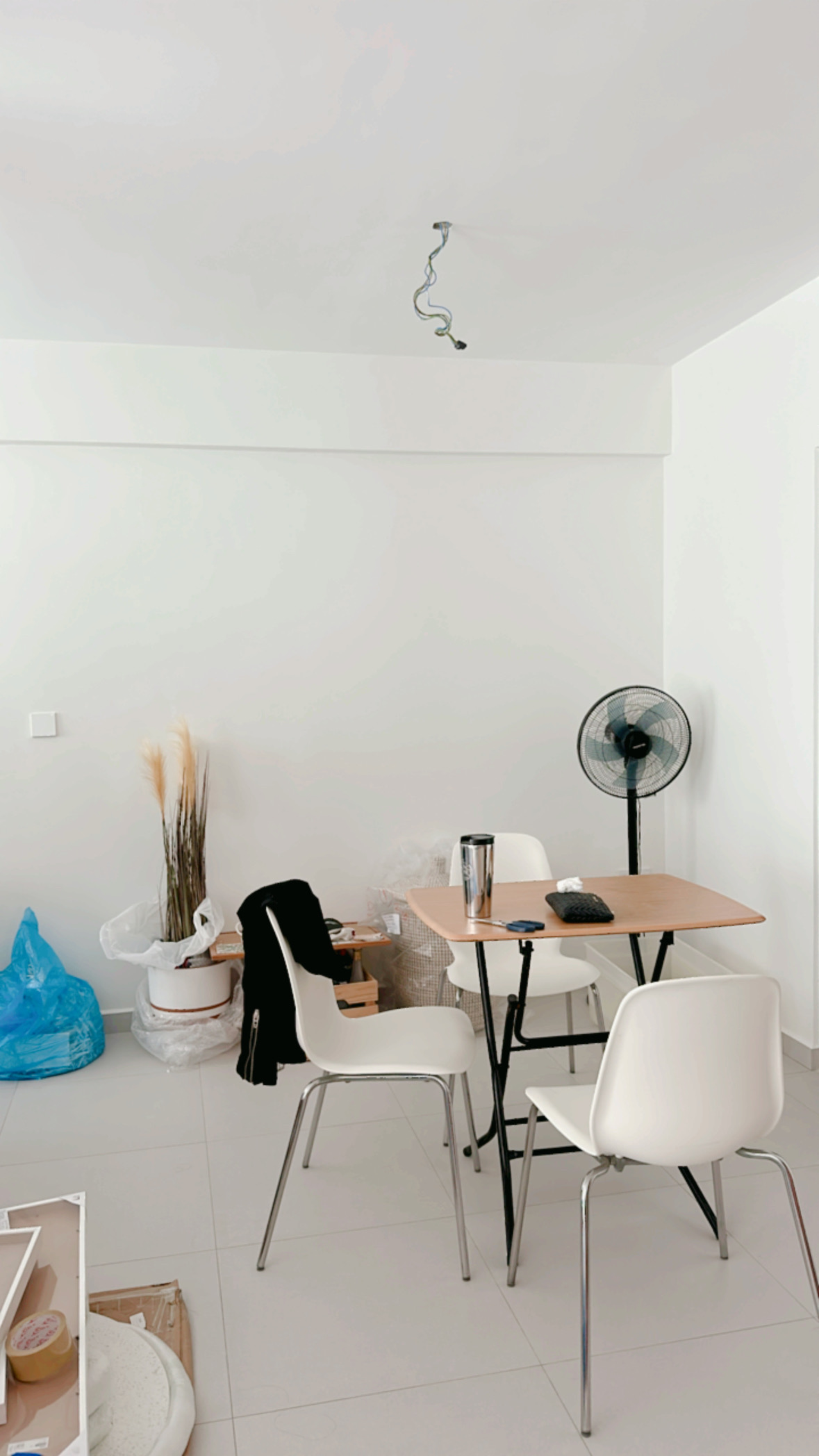 Resort Inspired Living & Dining Space @ GreenFoliage - White room, minimalist design, modern furniture, white walls, light