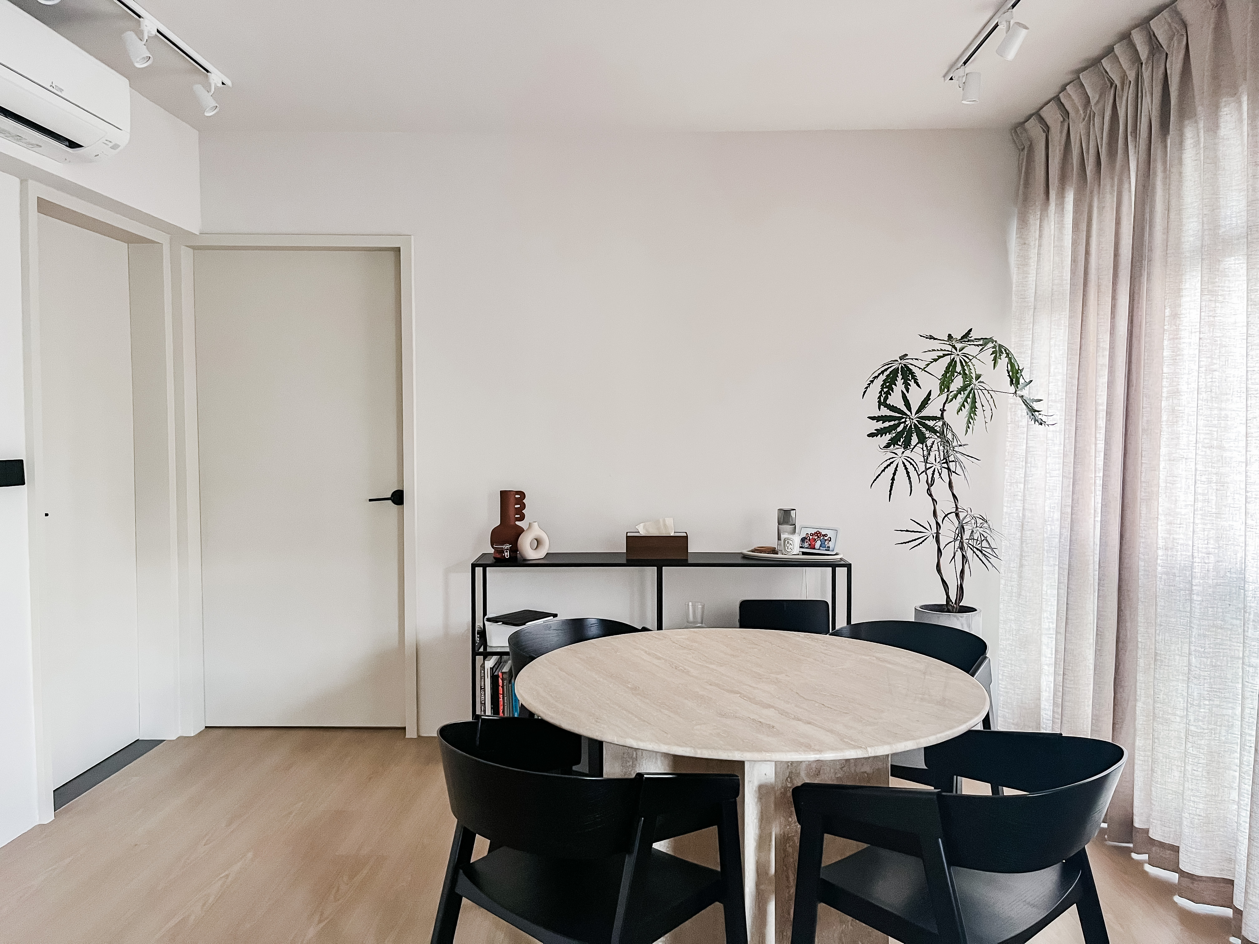 A-dining-room-perfect-for-quiet-mornings-☕️