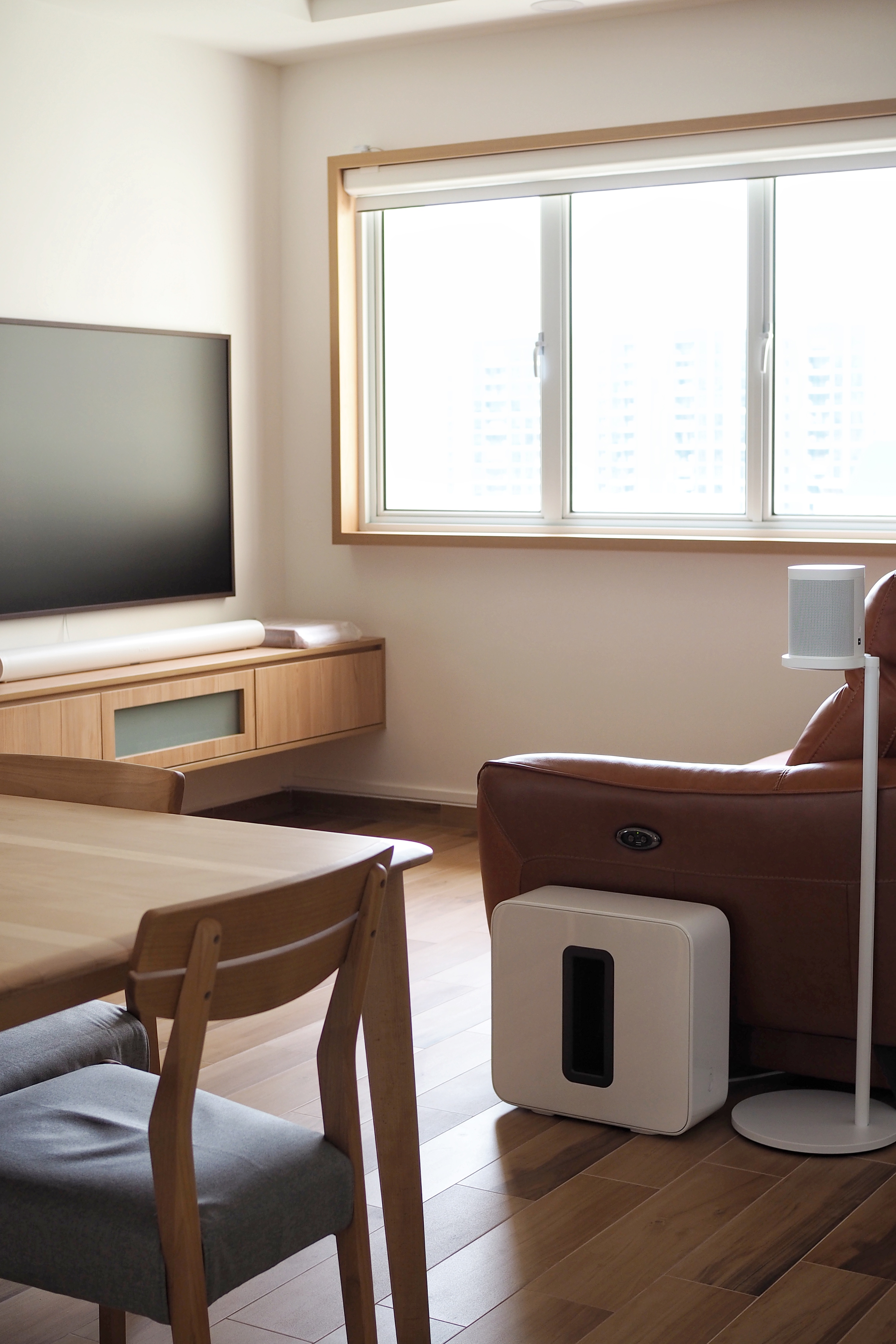 Let there be light, from morning to night - Modern living room, minimalist design, large window, natural light, wooden