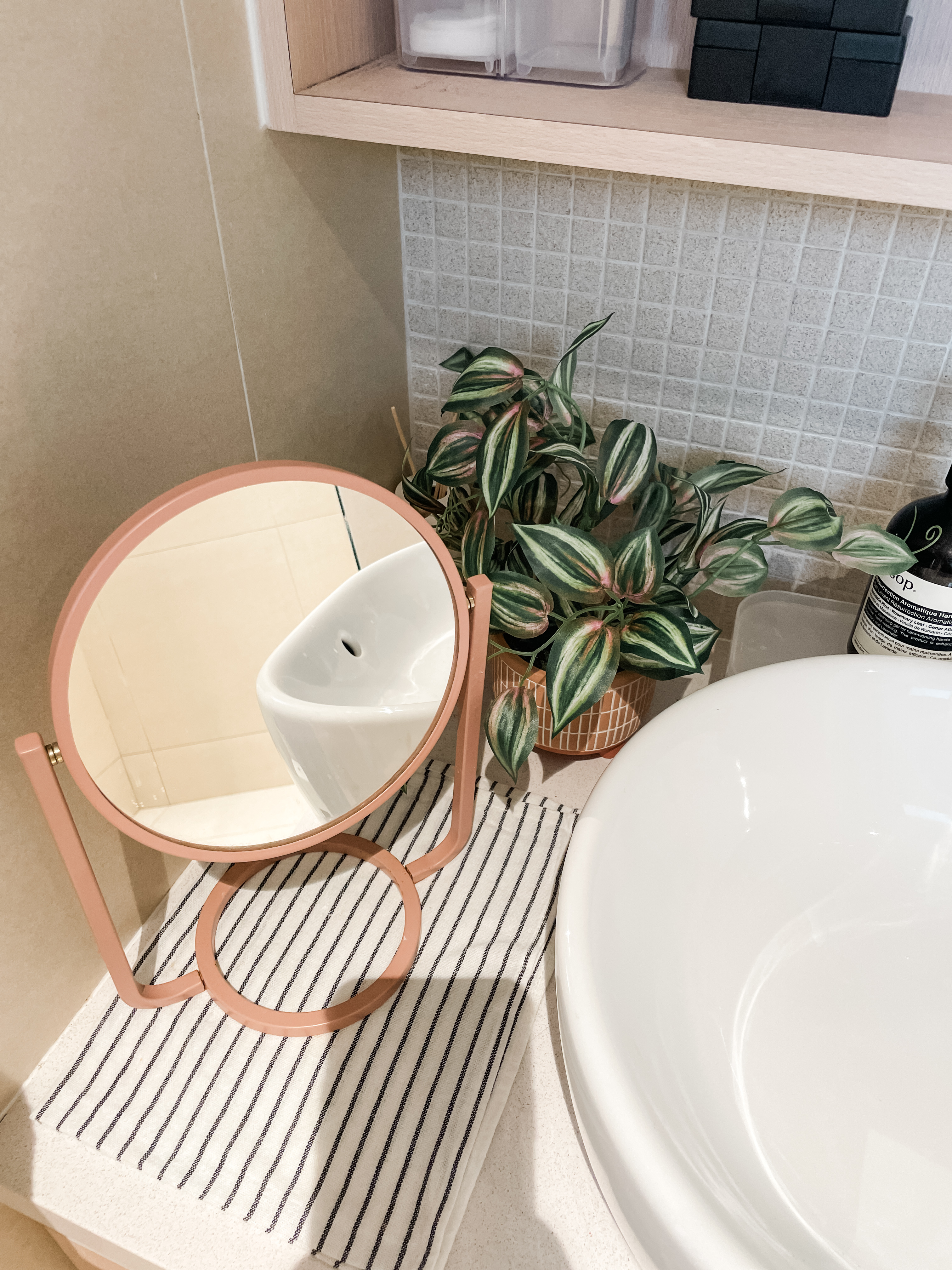 Bathrooms That Evoke The Sand & The Sea