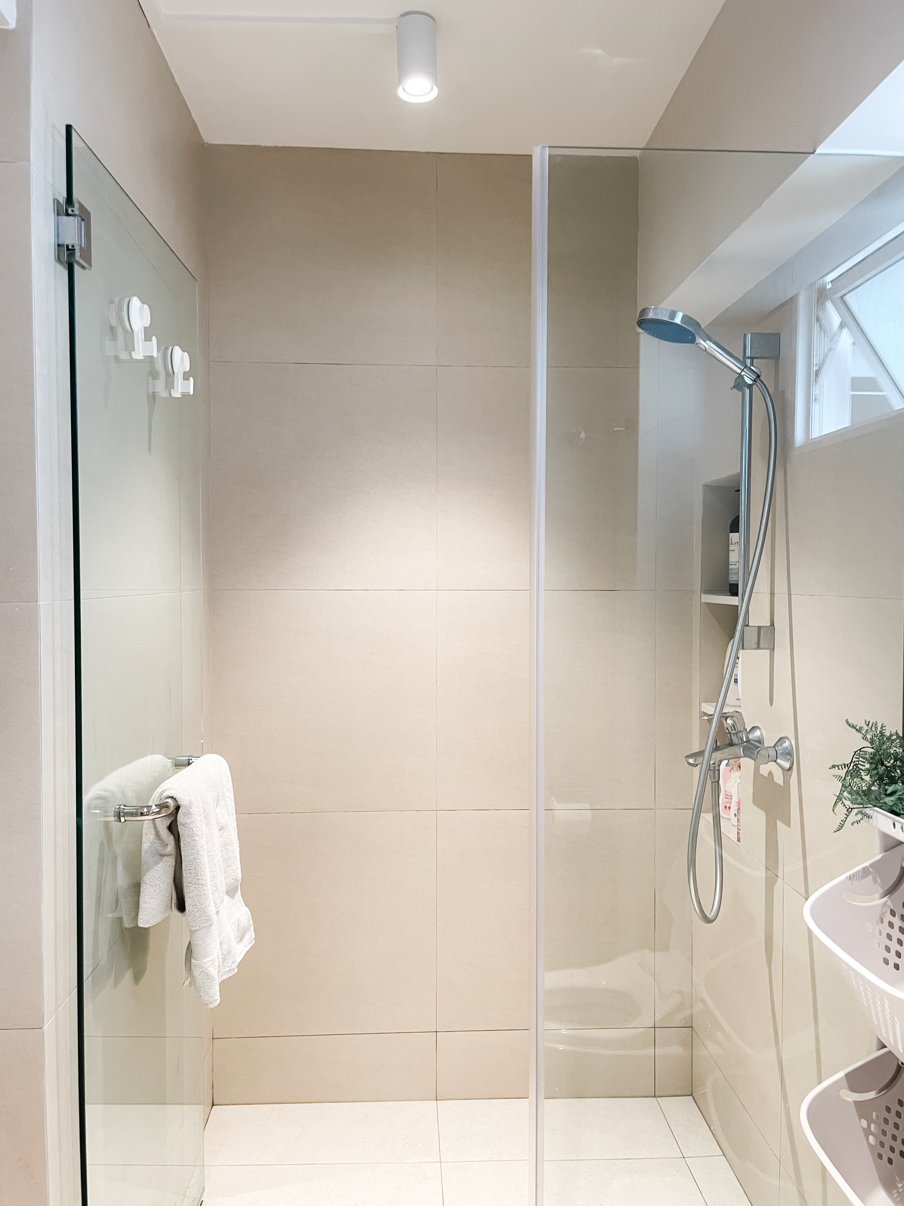 Bathrooms That Evoke The Sand & The Sea