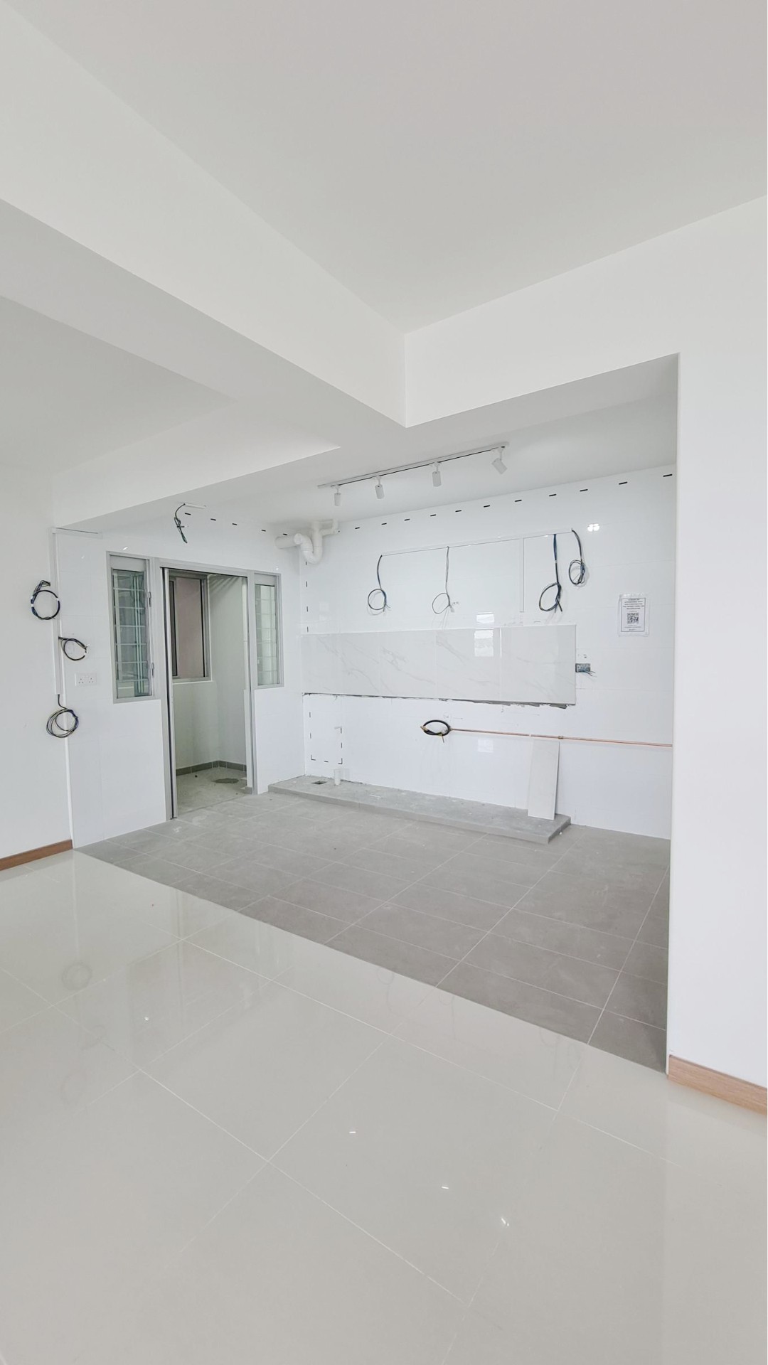 Renovating our house to a home - Modern bathroom interior, minimalist design, clean lines, white walls and ceiling, tiled