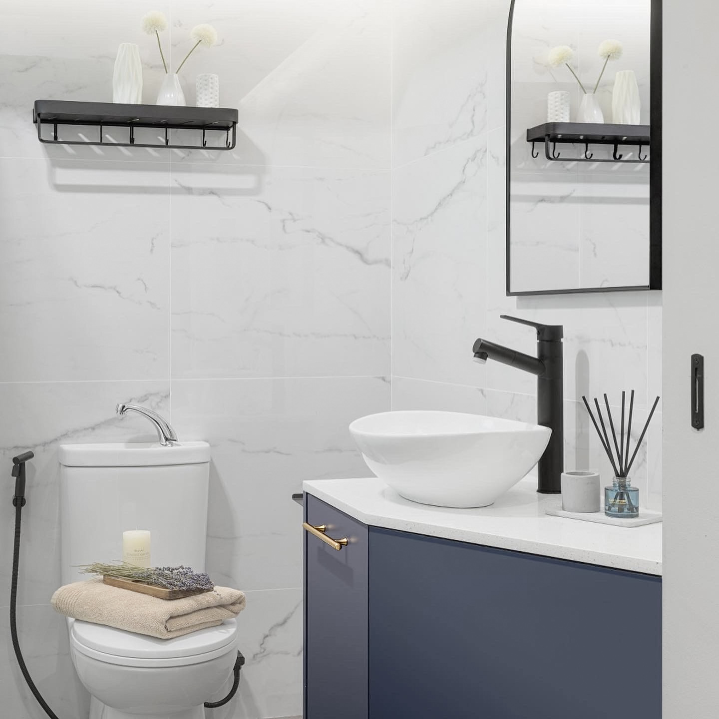 The essential heart of the home: The bathroom ✨ - White marble tiles, modern bathroom, sleek design, minimalist decor