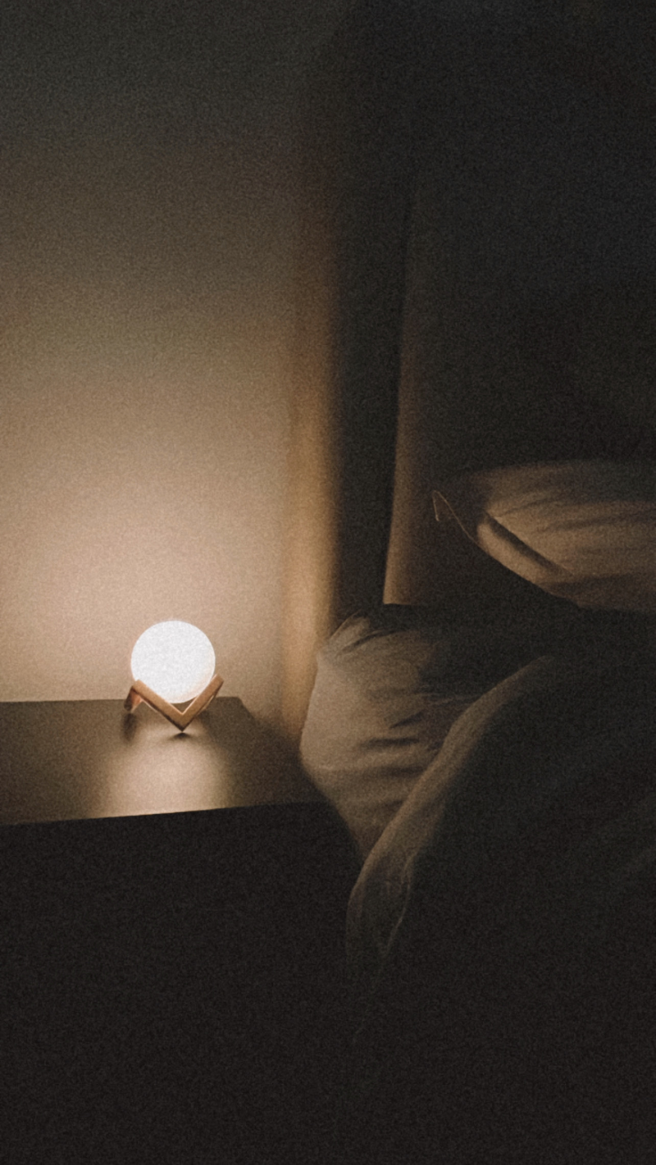 aesthetic must-haves for your japandi home 🍂 - Soft glow, cozy ambiance, minimalist design, bedside table, warm lighting