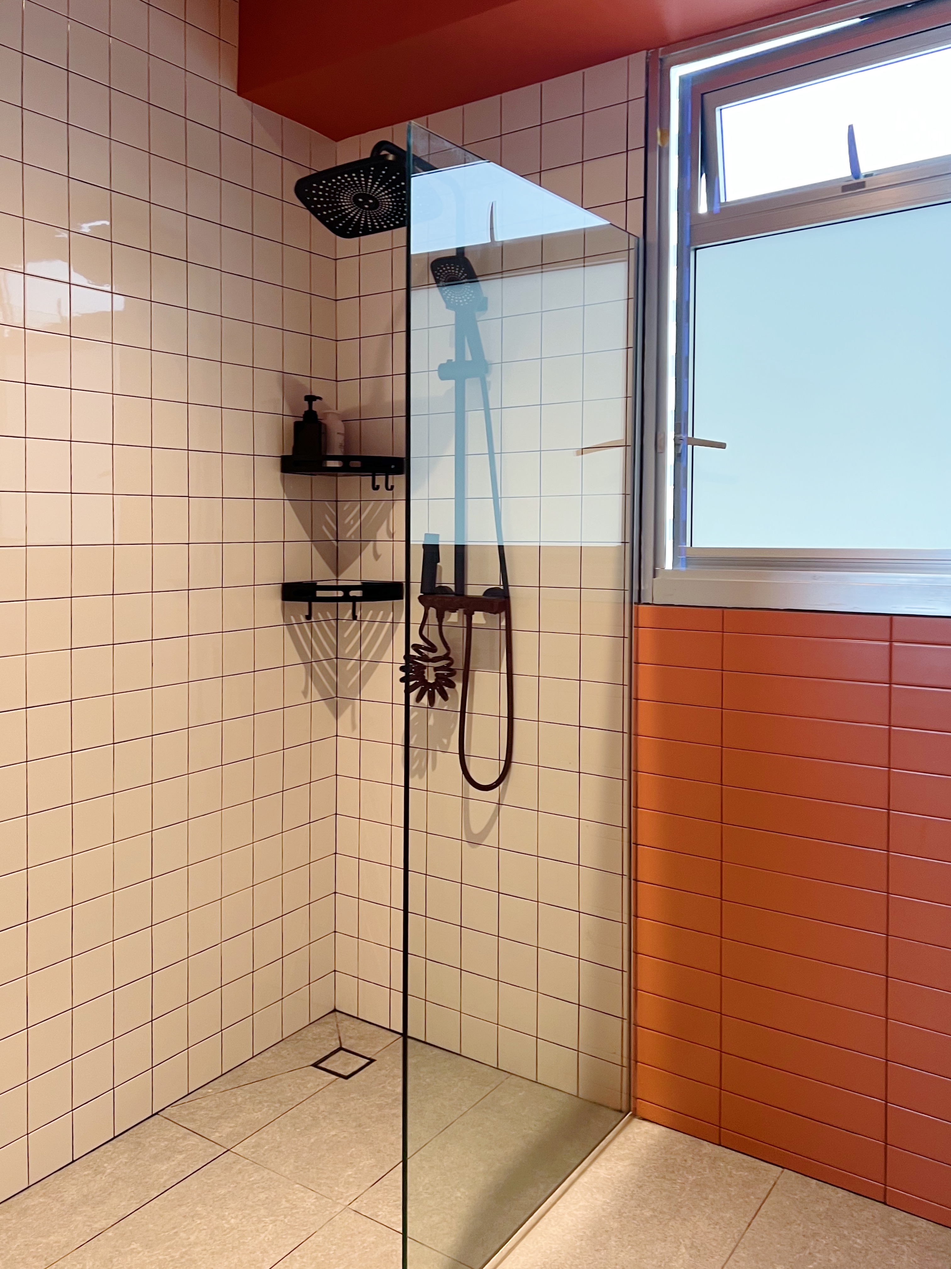 Hue's Who in the Bathroom