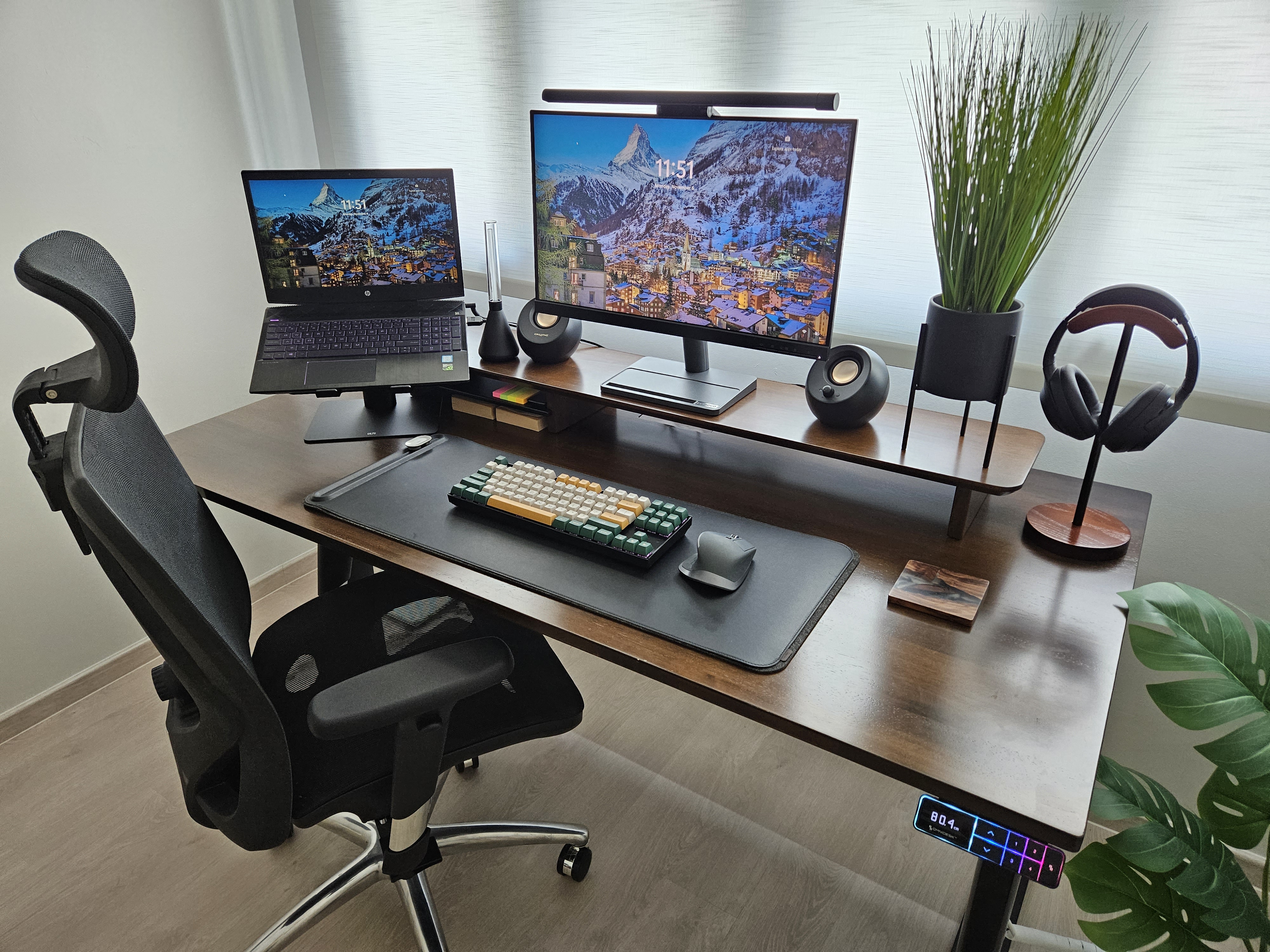Simple & Clutter-Free Workspace