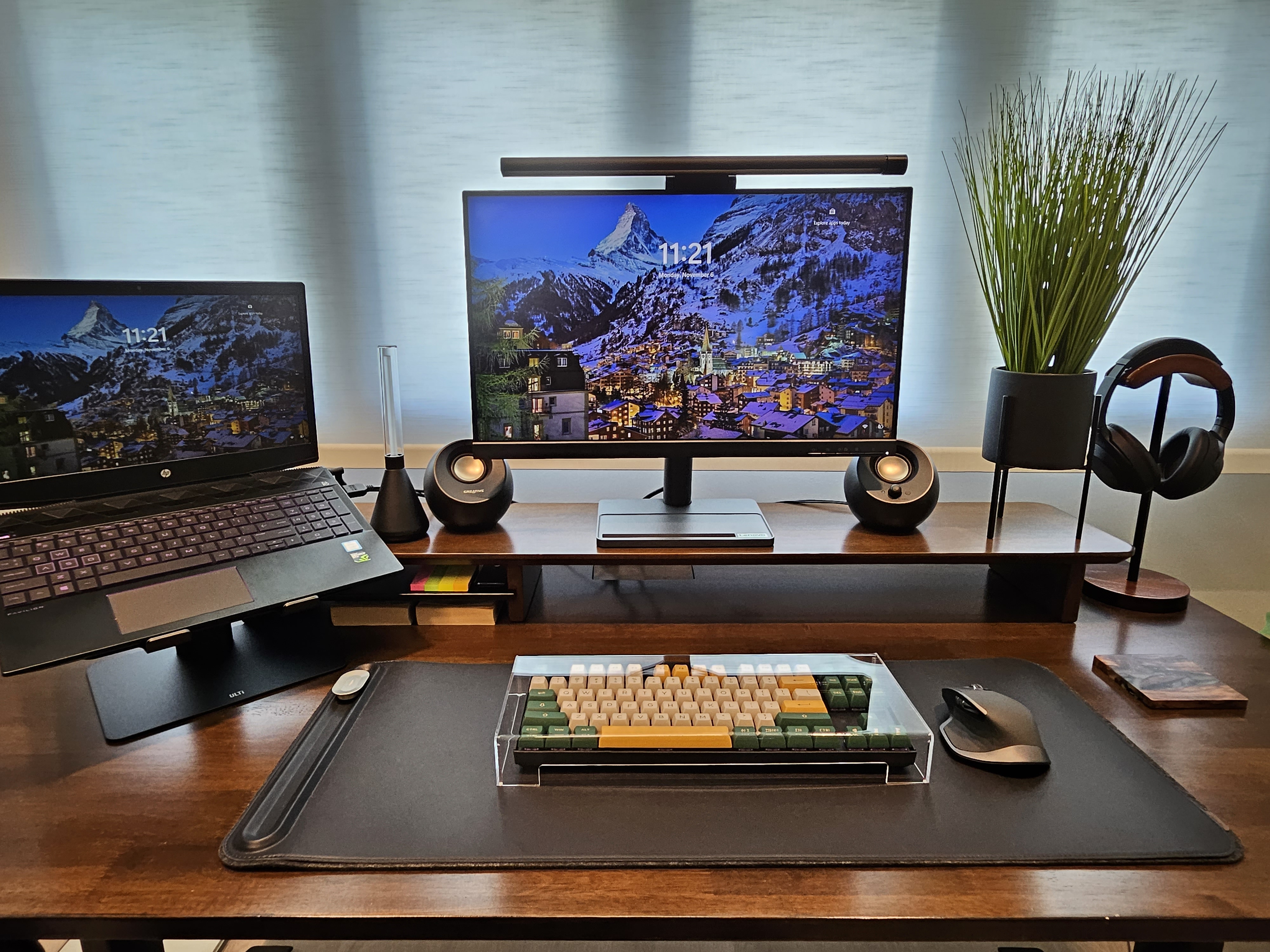 Simple & Clutter-Free Workspace