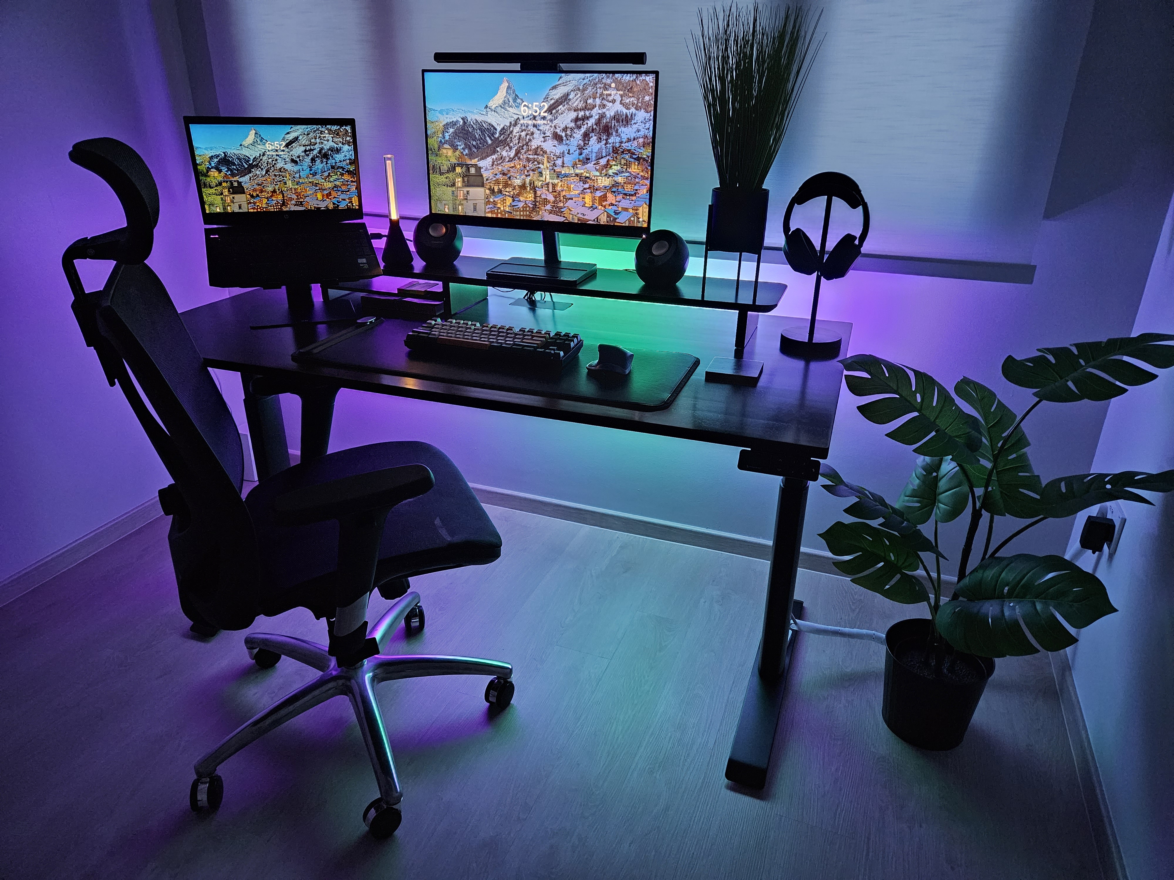 Simple & Clutter-Free Workspace