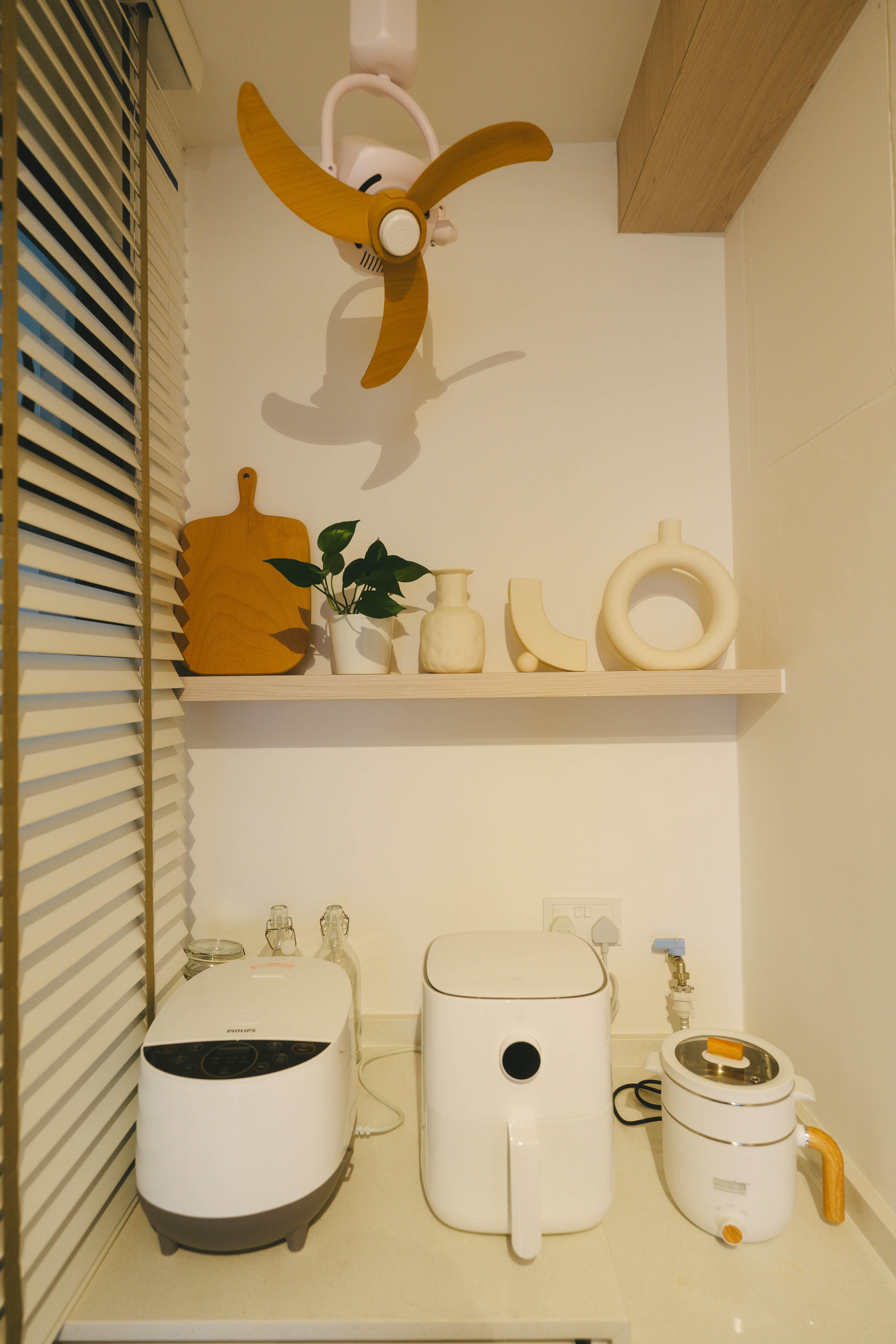 A rather uninspiring kitchen | Thoughts and reflections