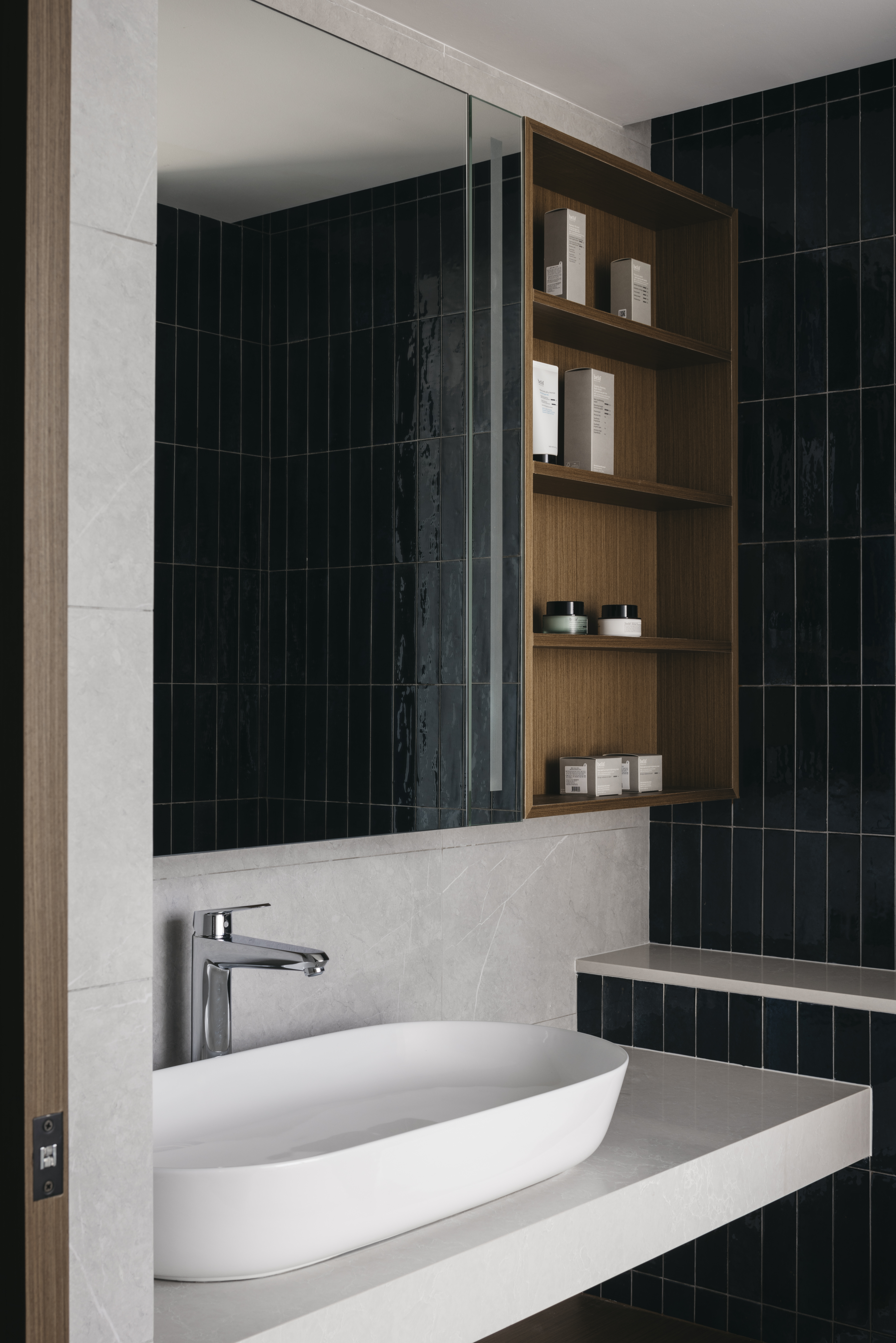 Rochelle:-A-hint-of-calmness-&-elegance