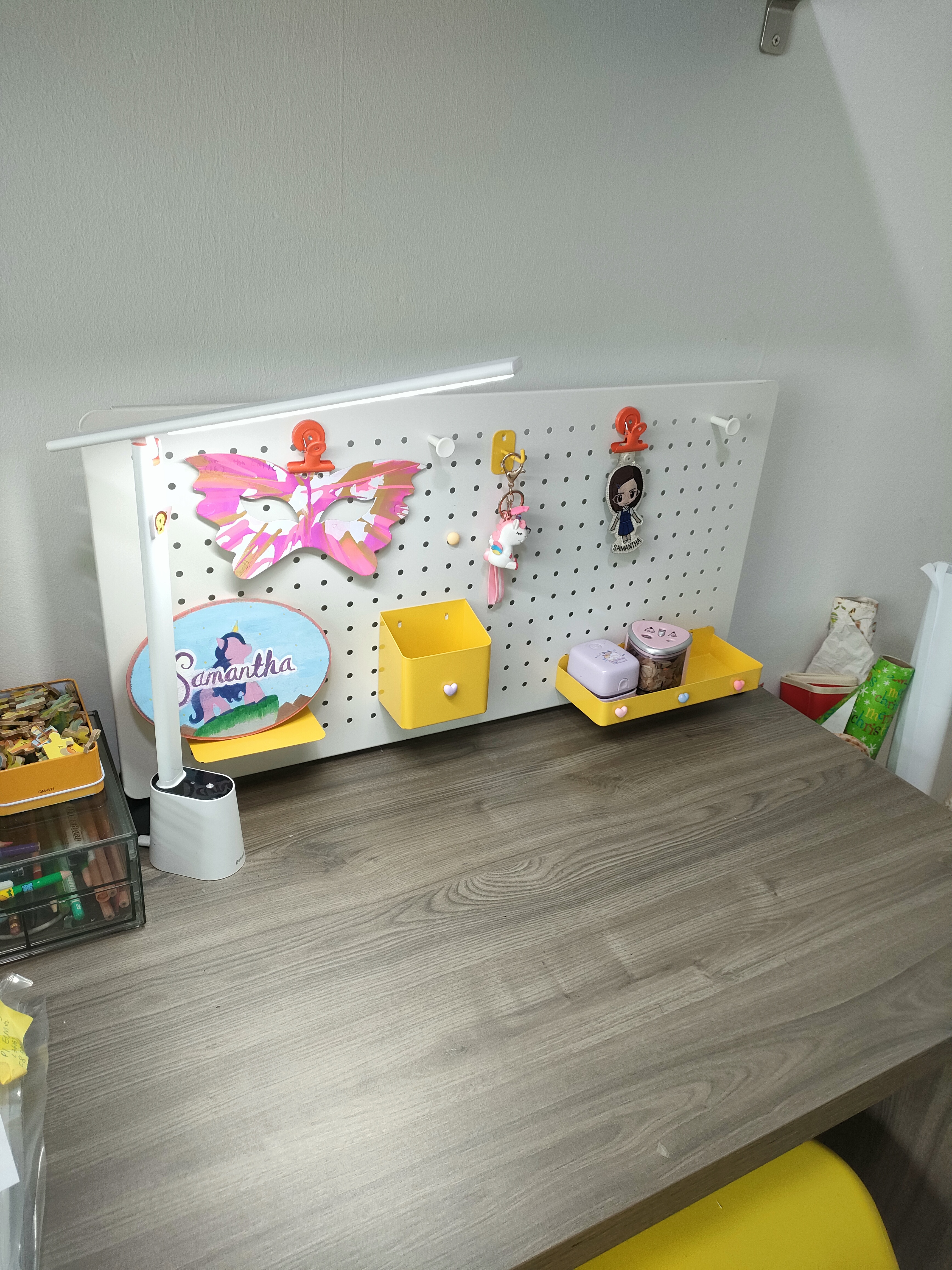 study, study, study! a study room for kids - Wall-mounted organizer, colorful key holders, decorative butterfly, small