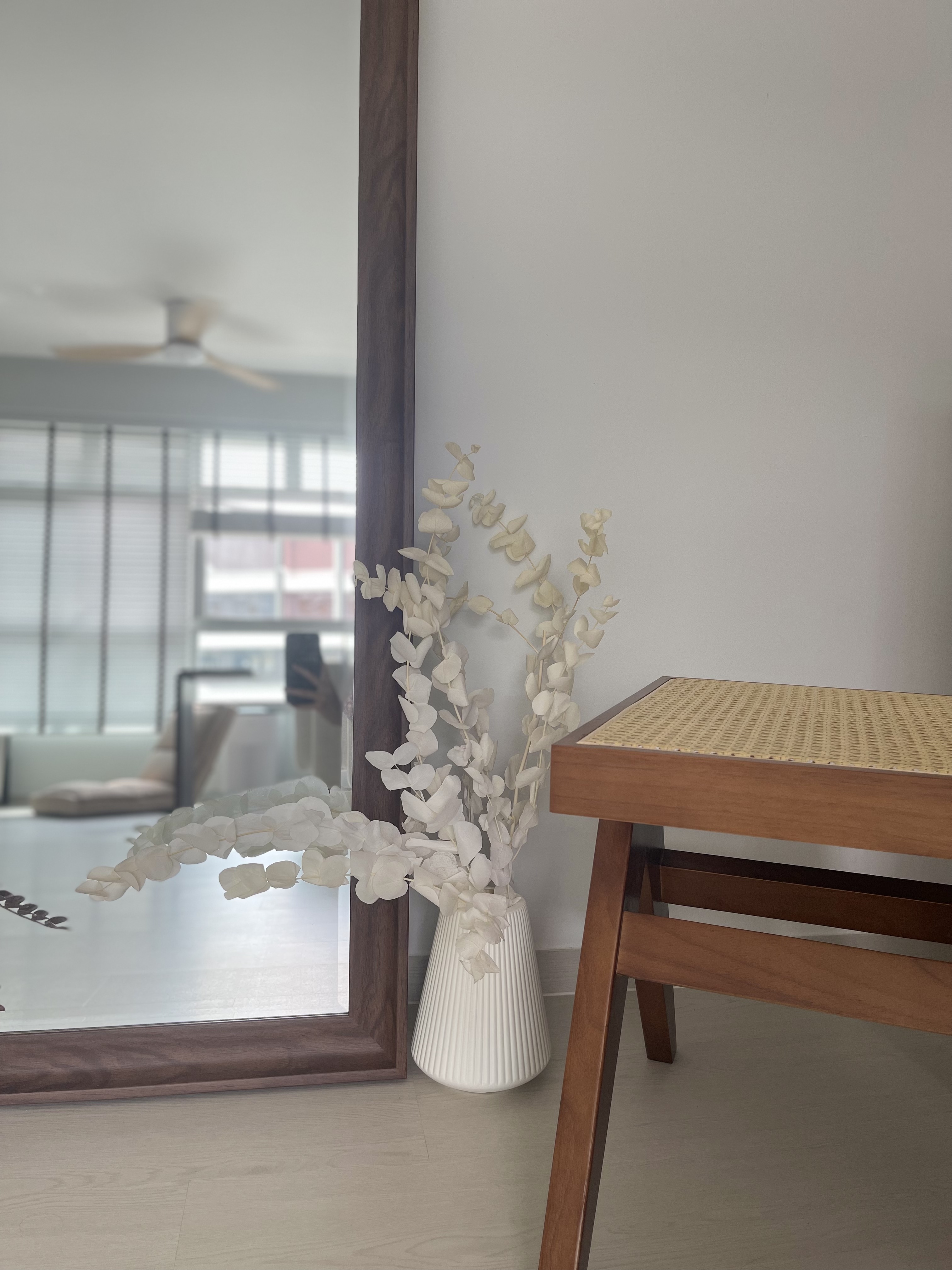 No-confidence-in-keeping-houseplants-alive?-Faux-or-dried-plants-it-is