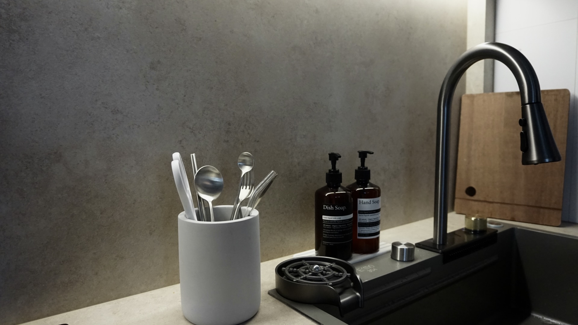 10 feet across, small but sufficiently equipped kitchen - Dish soap, hand soap, kitchen utensils, stainless steel sink