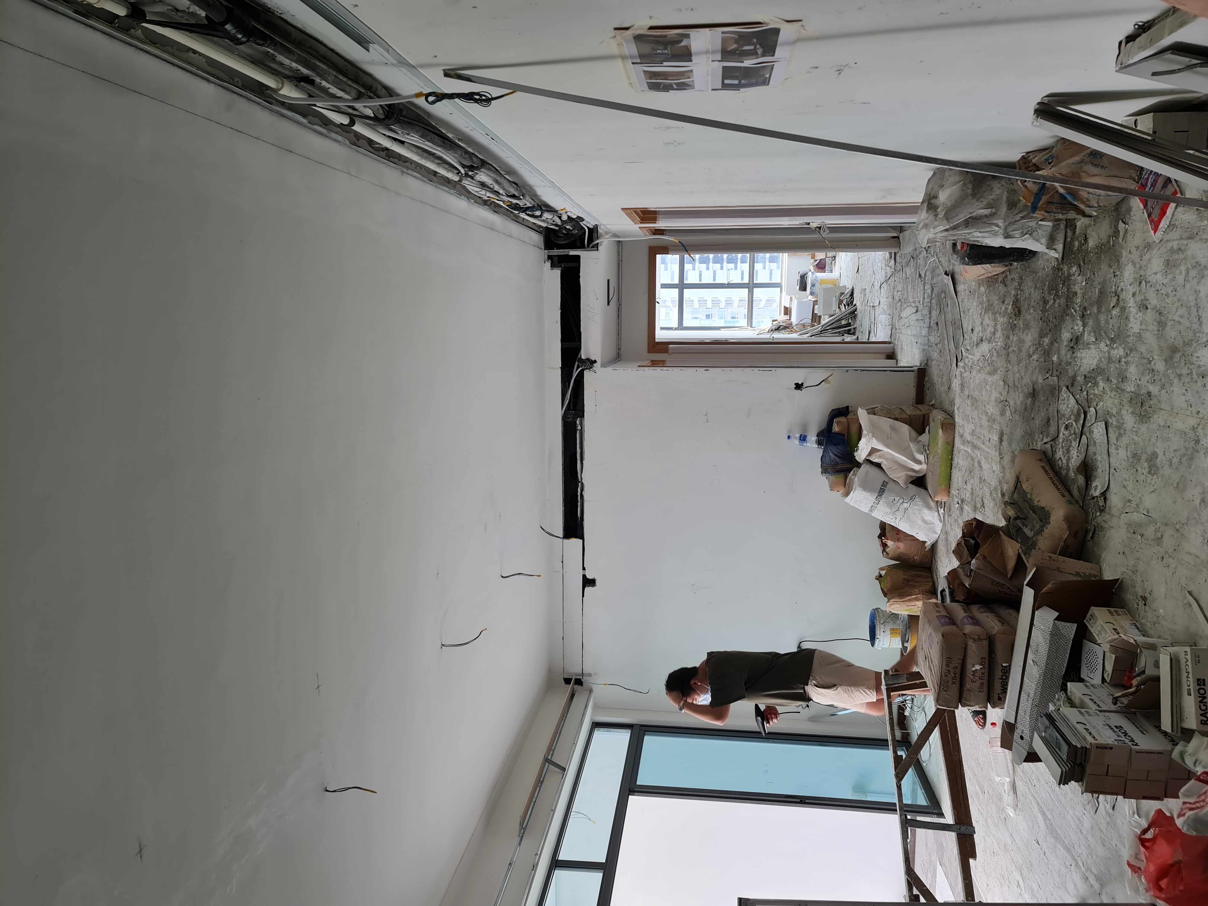 Rochelle: A hint of calmness & elegance - unfinished room, construction site, ceiling, exposed pipes, ductwork, electrical