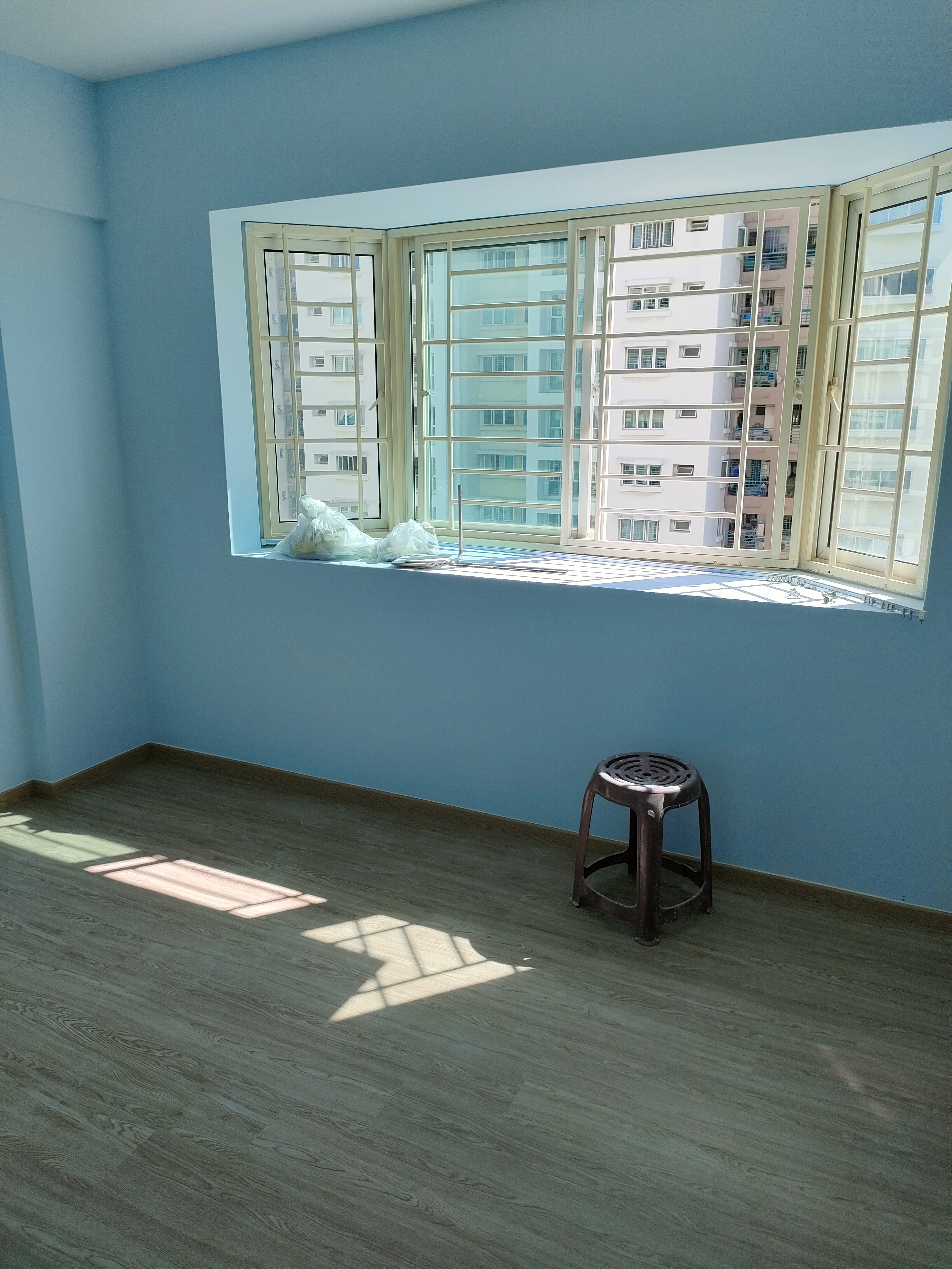 Each kid gets a bedroom!  - Blue-painted walls, large windows, light blue floor, wooden floor, wooden slats, wooden slats on