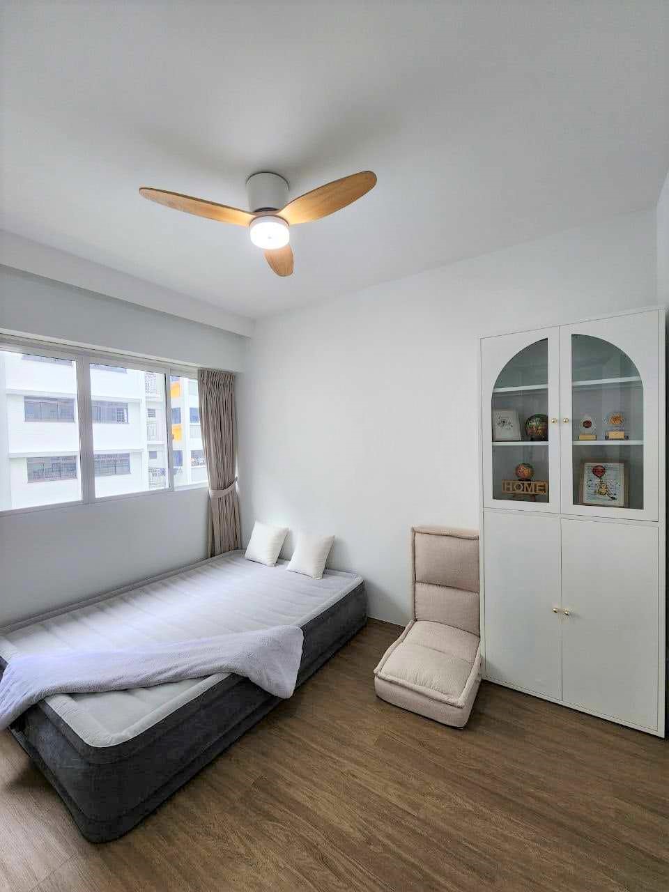 Guest-room-with-inflatable-bed-for-flexibility-